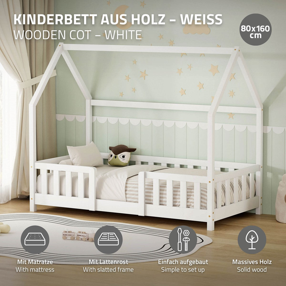 Weißes Kinderbett aus Holz mit Matratze und Lattensystem in einem hellen Raum.