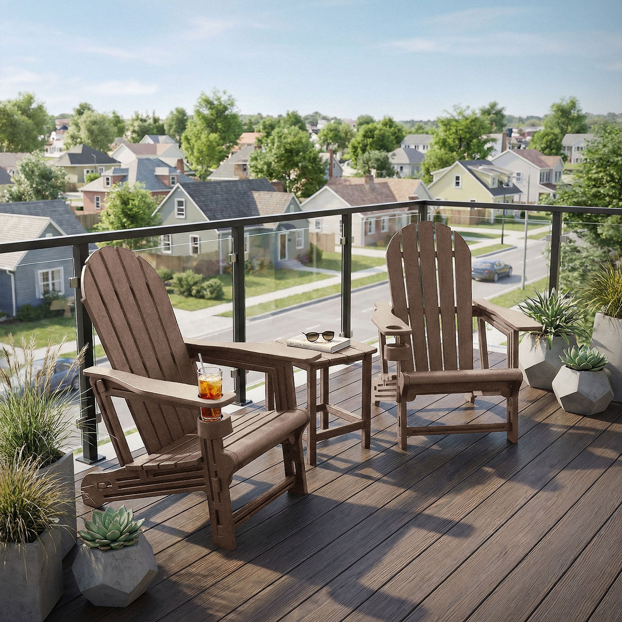 Deux chaises en bois sur un balcon avec vue sur un quartier résidentiel.