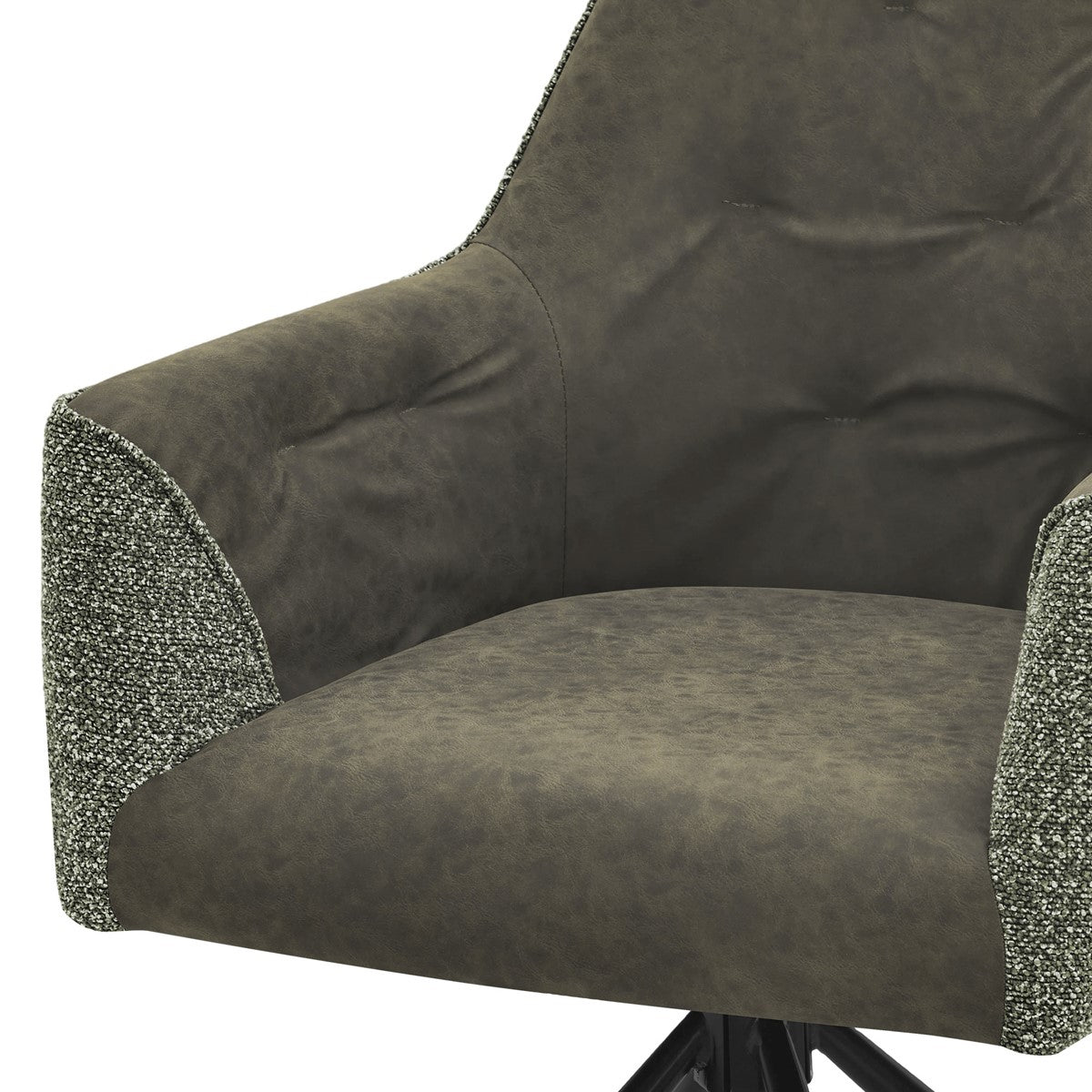 Close-up van een stoel met grijsbruine bekleding, een armleuning met patroon en een zwart frame.