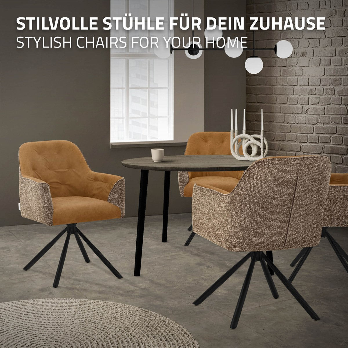Drei braune Sessel mit schwarzen Drehgestellen stehen um einen Tisch in einem Esszimmer.