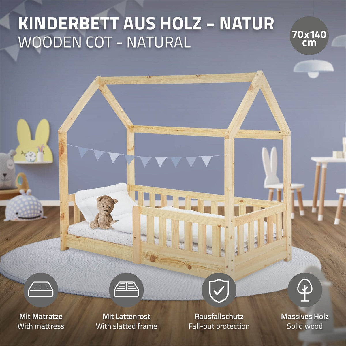 Holz-Kinderbett in Naturfarbe mit Matratze und Rausfallschutz.
