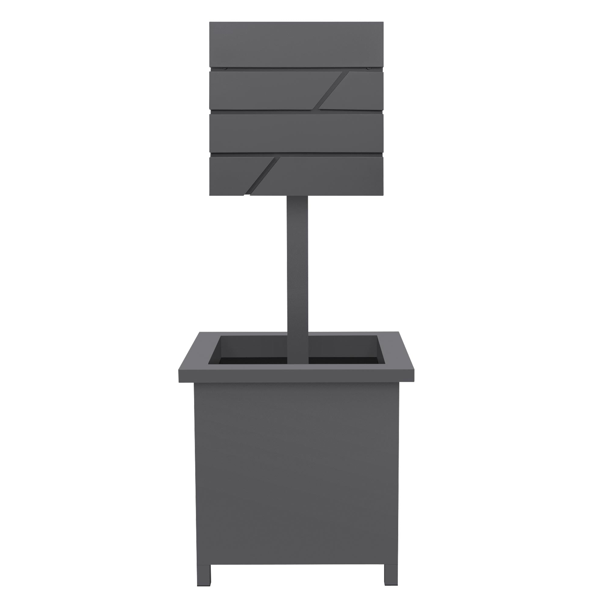 Graue, rechteckige Tafel auf einem quadratischen Pflanzgefäß.