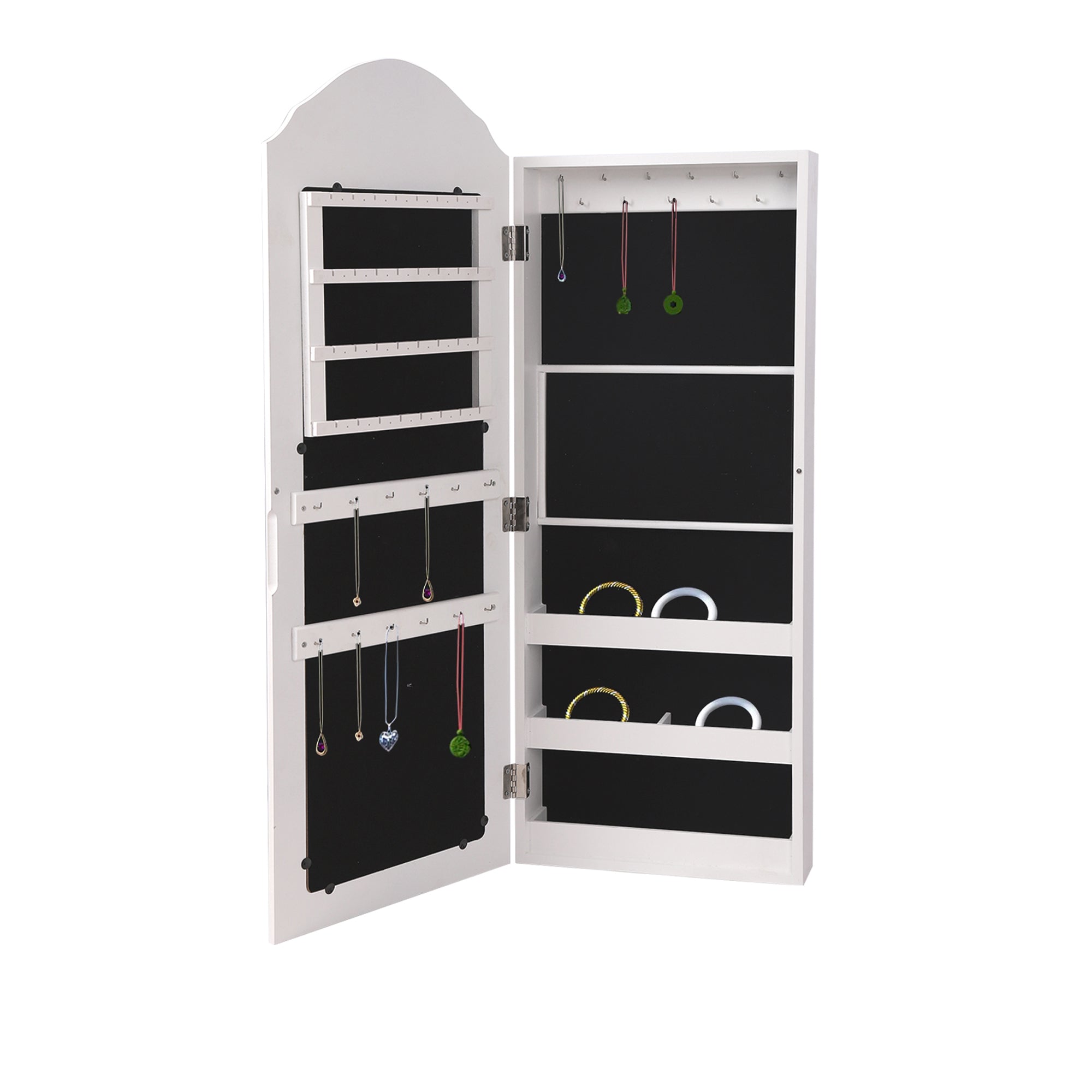 Ein offener Schmuckschrank mit mehreren Fächern und Haken für Schmuck.