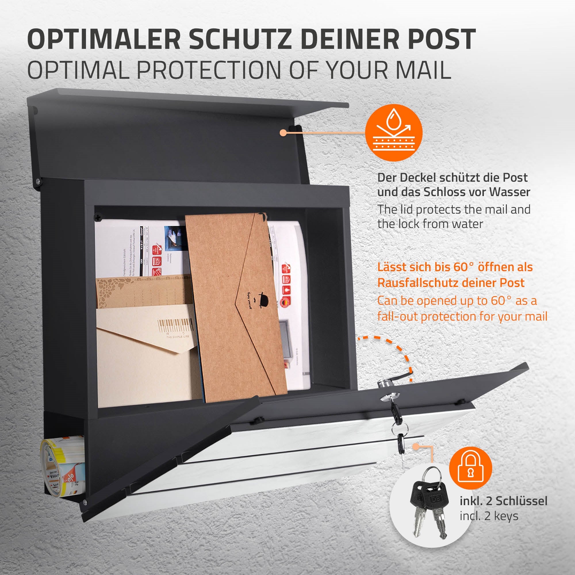 Offener Briefkasten mit Post und zwei Schlüsseln, Deckel schützt vor Wasser.