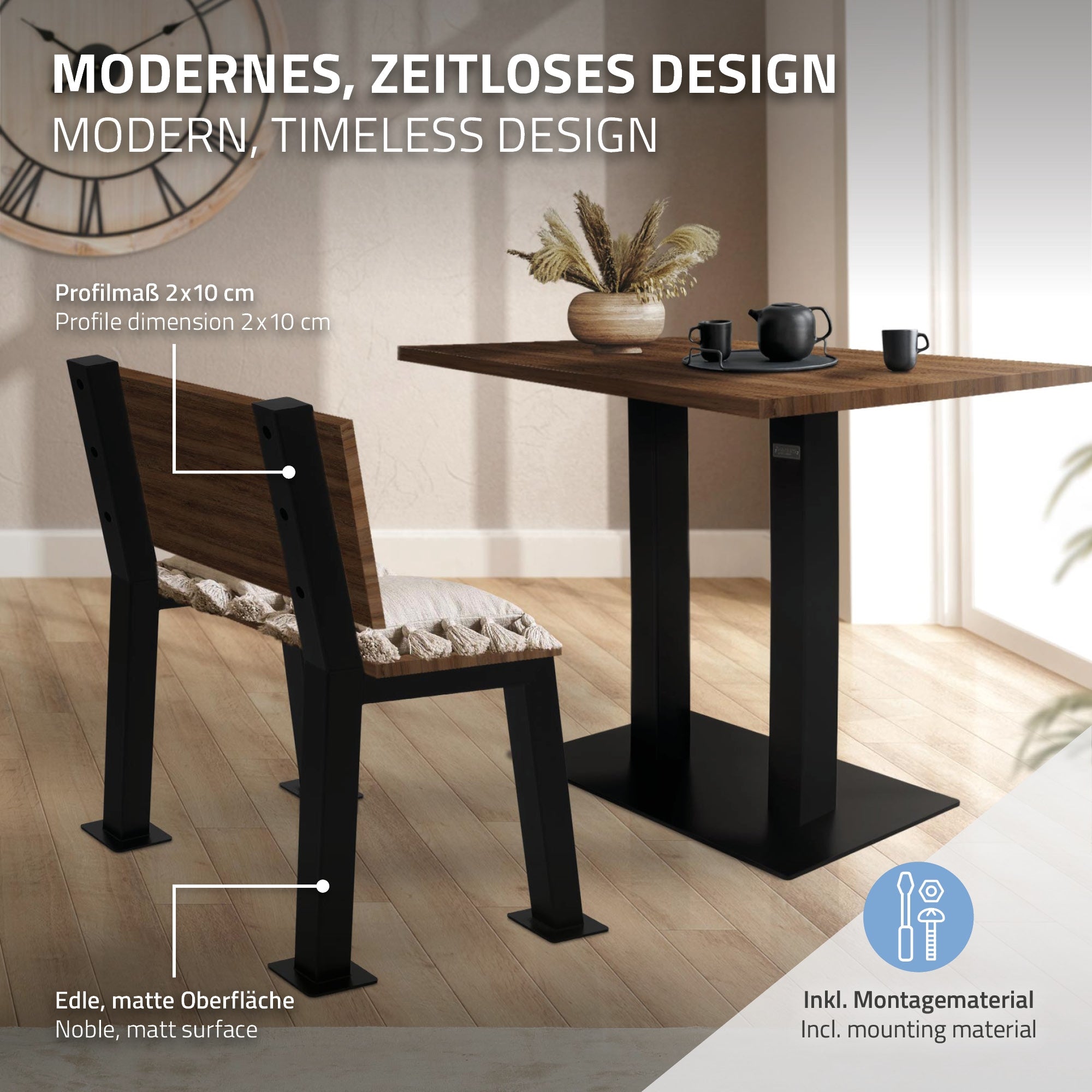 Table en bois avec un cadre noir, une tasse et une chaise, description du design.