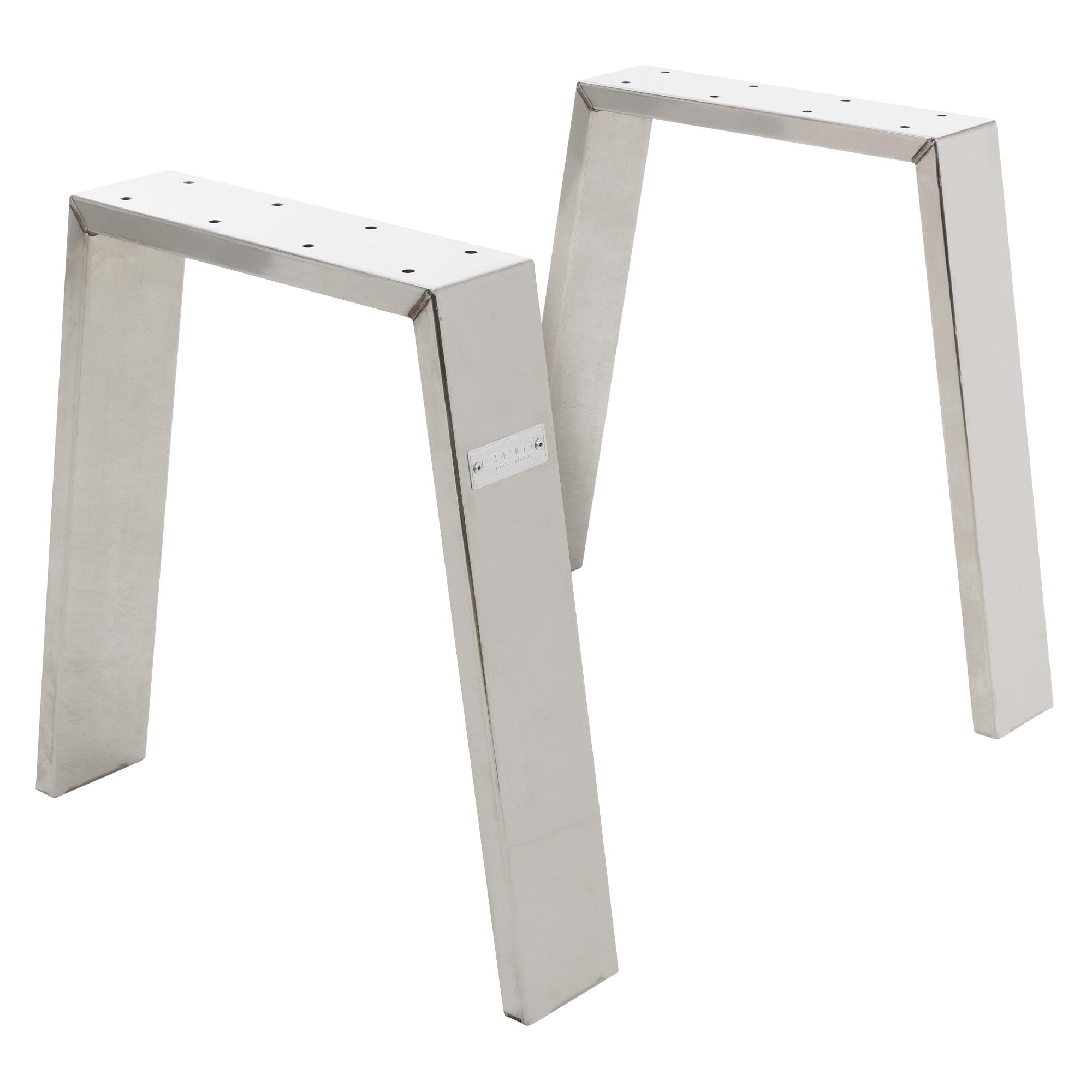 Zwei metallische Tischbeine in einem modernen Design.
