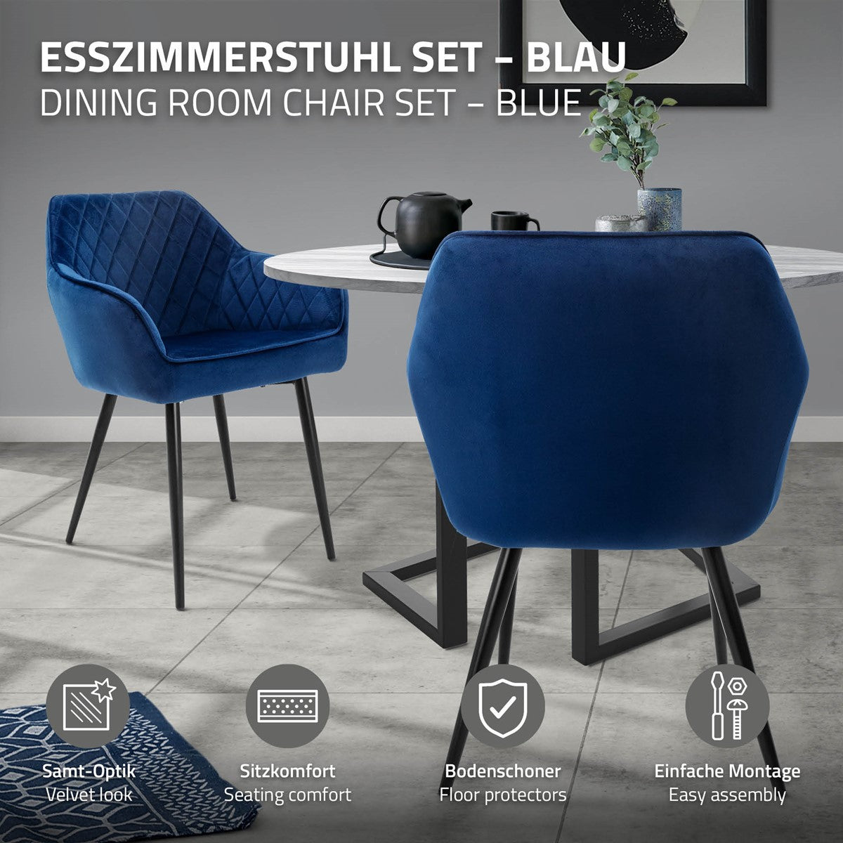 Sedia da pranzo blu accanto a un tavolo con una teiera e delle stoviglie.