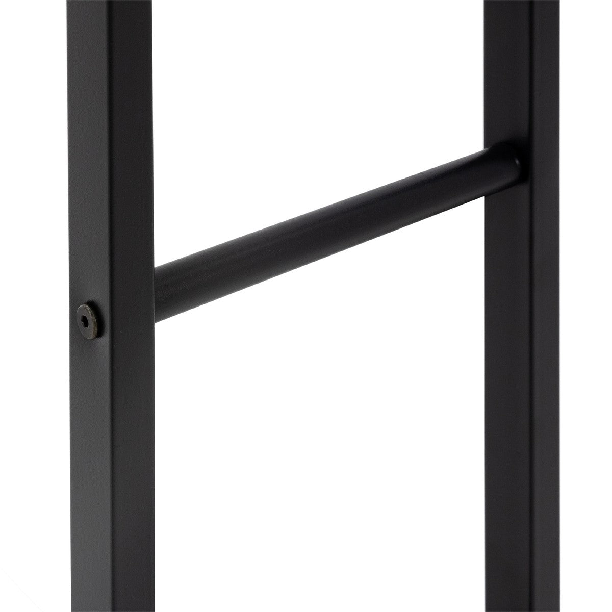 Detailaufnahme eines schwarzen Gestells mit einer horizontalen Stange.