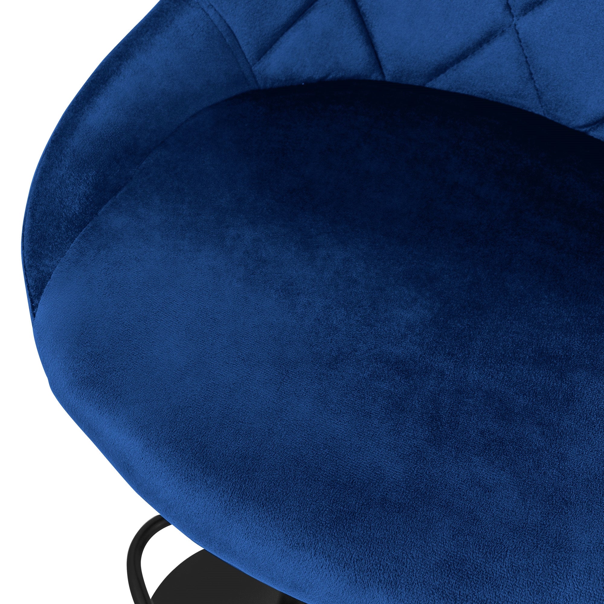 Nahaufnahme eines blauen, gepolsterten Stuhls mit ovaler Sitzfläche.