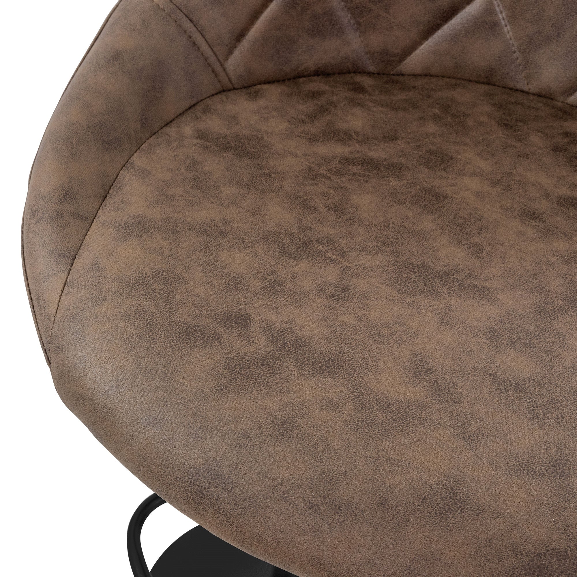 Gros plan sur le tabouret avec un revêtement marron et un siège rembourré.