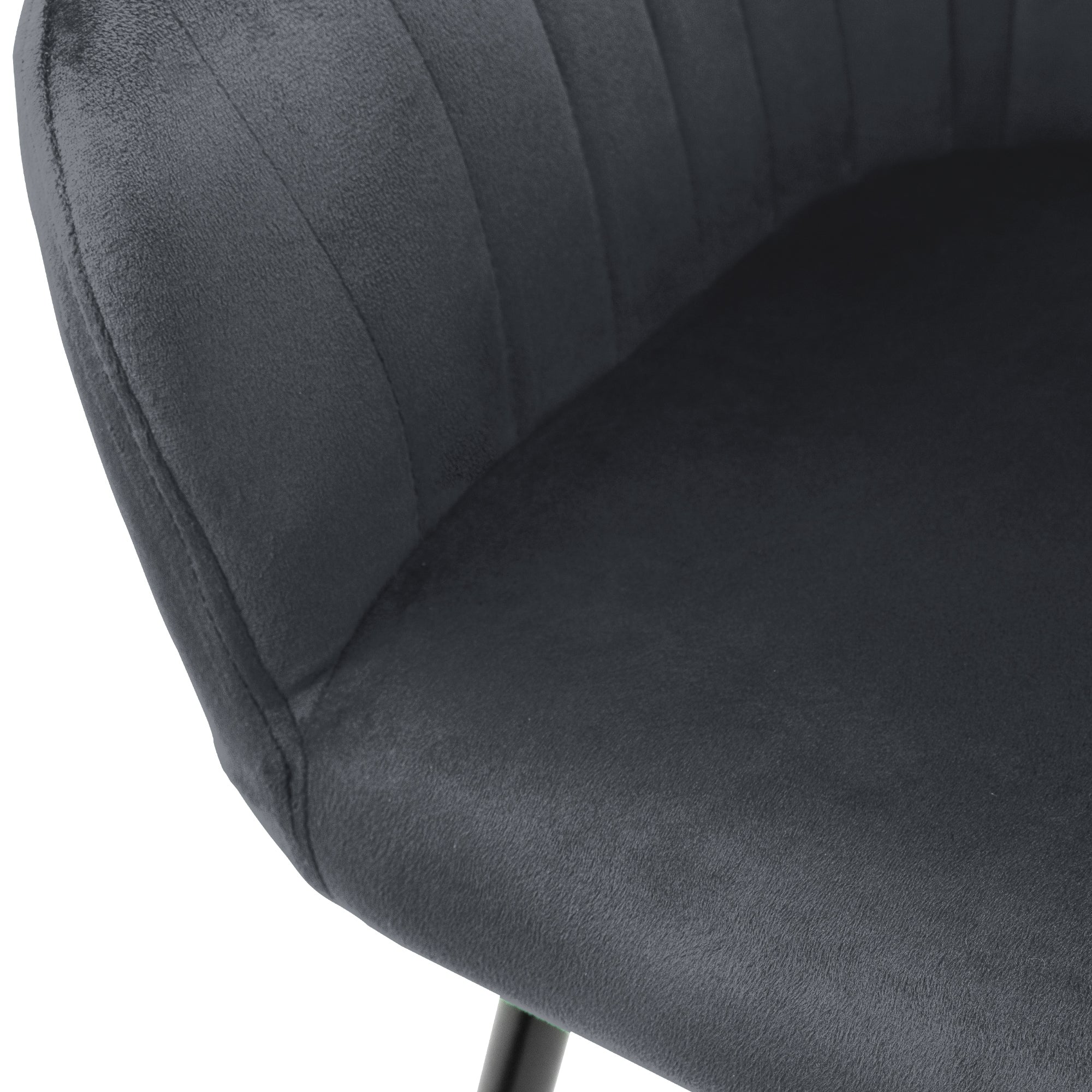 Detailaufnahme der Sitzfläche eines schwarzen Stuhls.