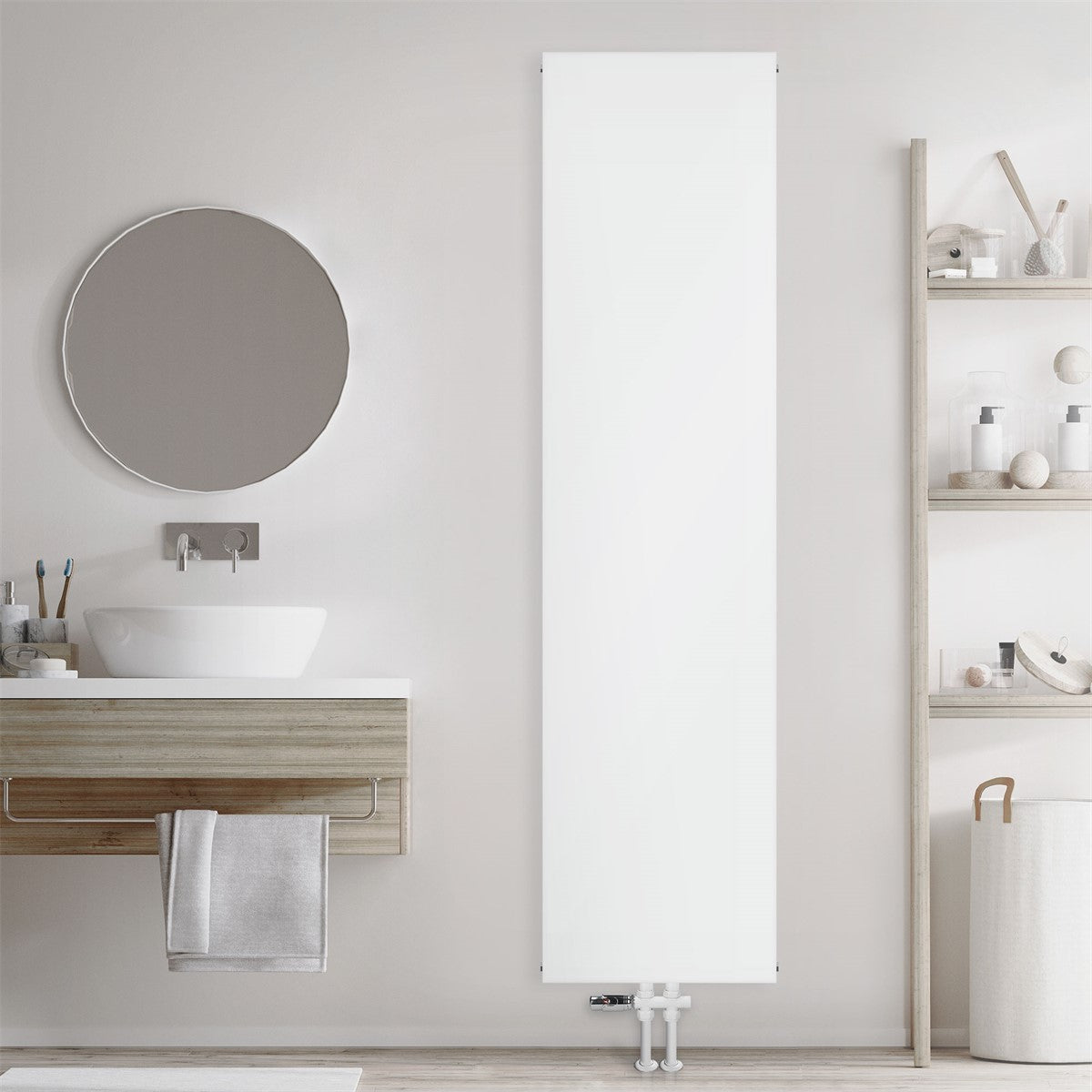 Leerer weißer Heizkörper in einem modernen Badezimmer.