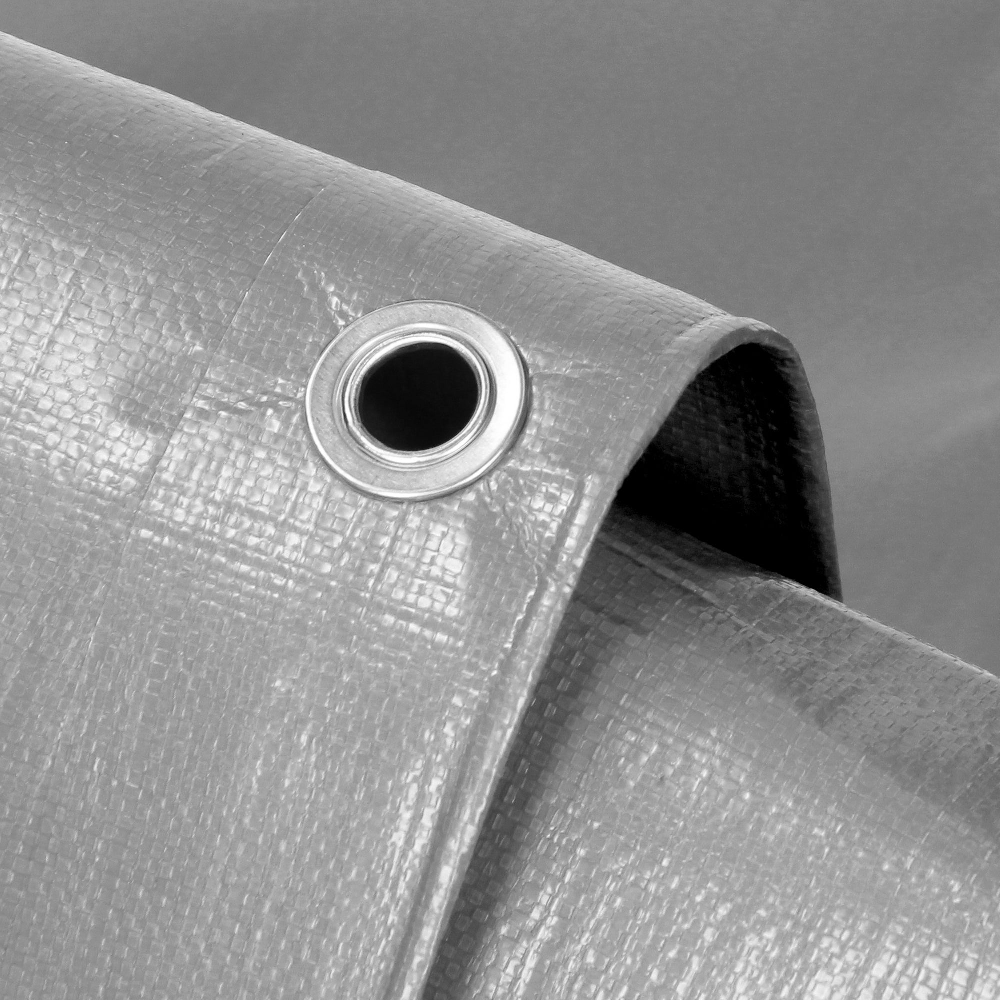 Graue Plane mit einem Metallring an der Ecke.