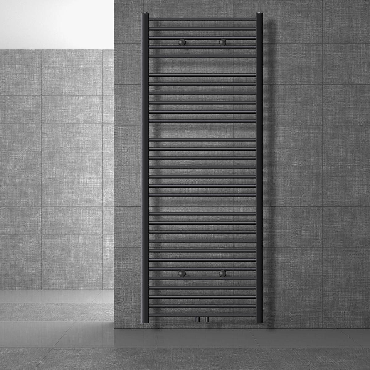 En mellemstor antracitfarvet radiator på en væg.