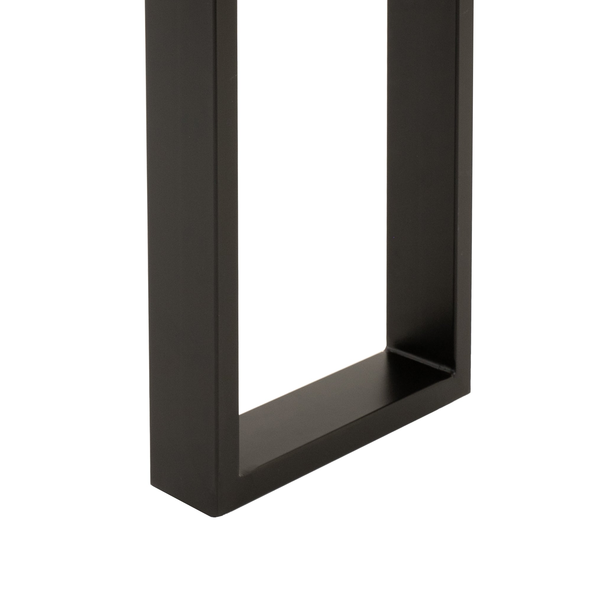 Detailopname van een zwart metalen frame met rechthoekige vorm.
