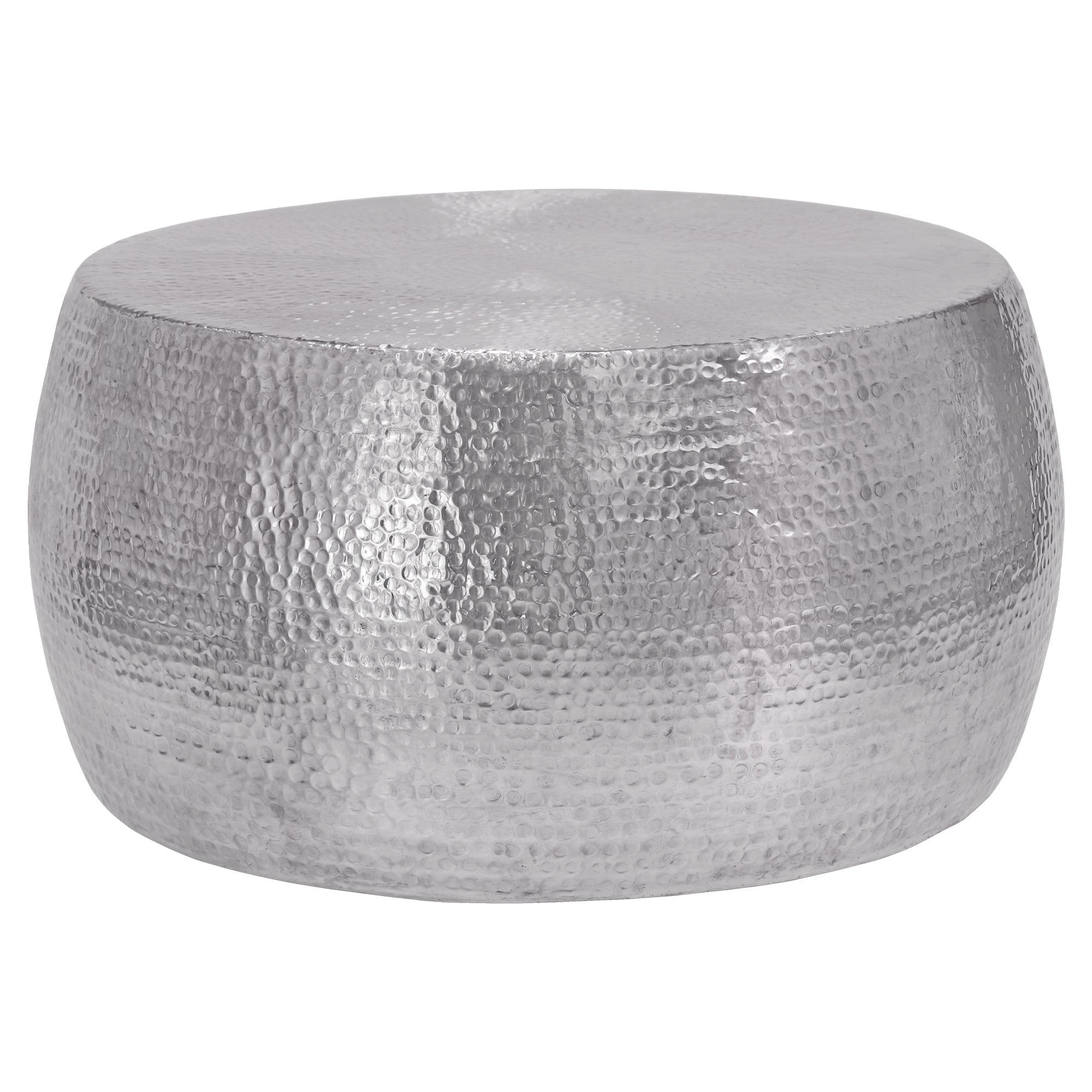 Runder Couchtisch aus Silber mit gehämmerter Oberfläche.