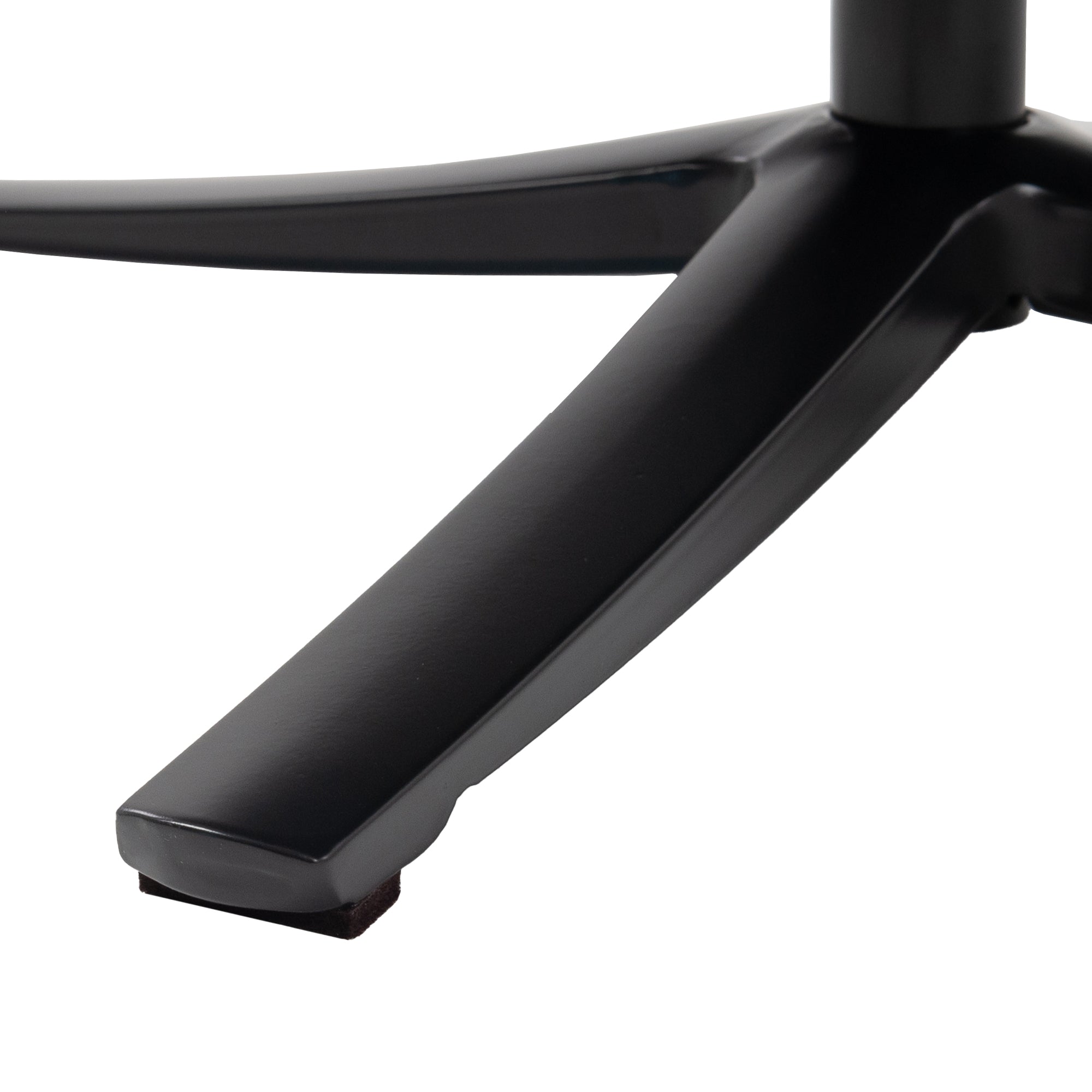 Schwarzer Stuhl mit einem stabilen, dreibeinigen Fuß und einer glatten Oberfläche.