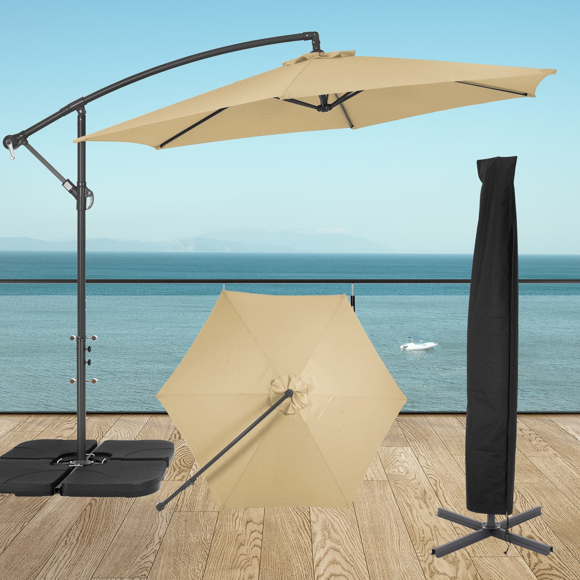 Un parasol sur une terrasse avec vue sur la mer et un parasol plié.