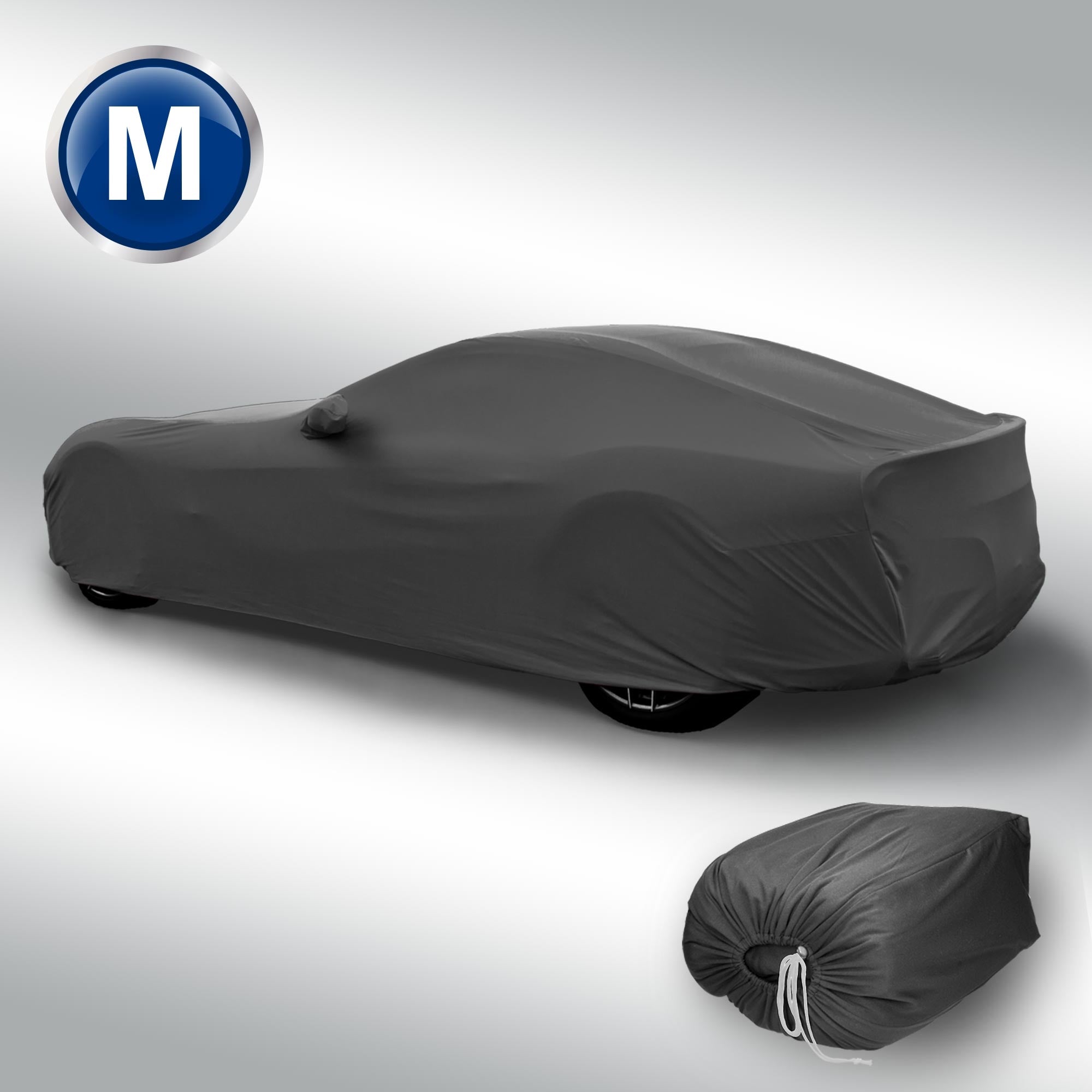Un coche cubierto con una cubierta negra, sobre un fondo gris.