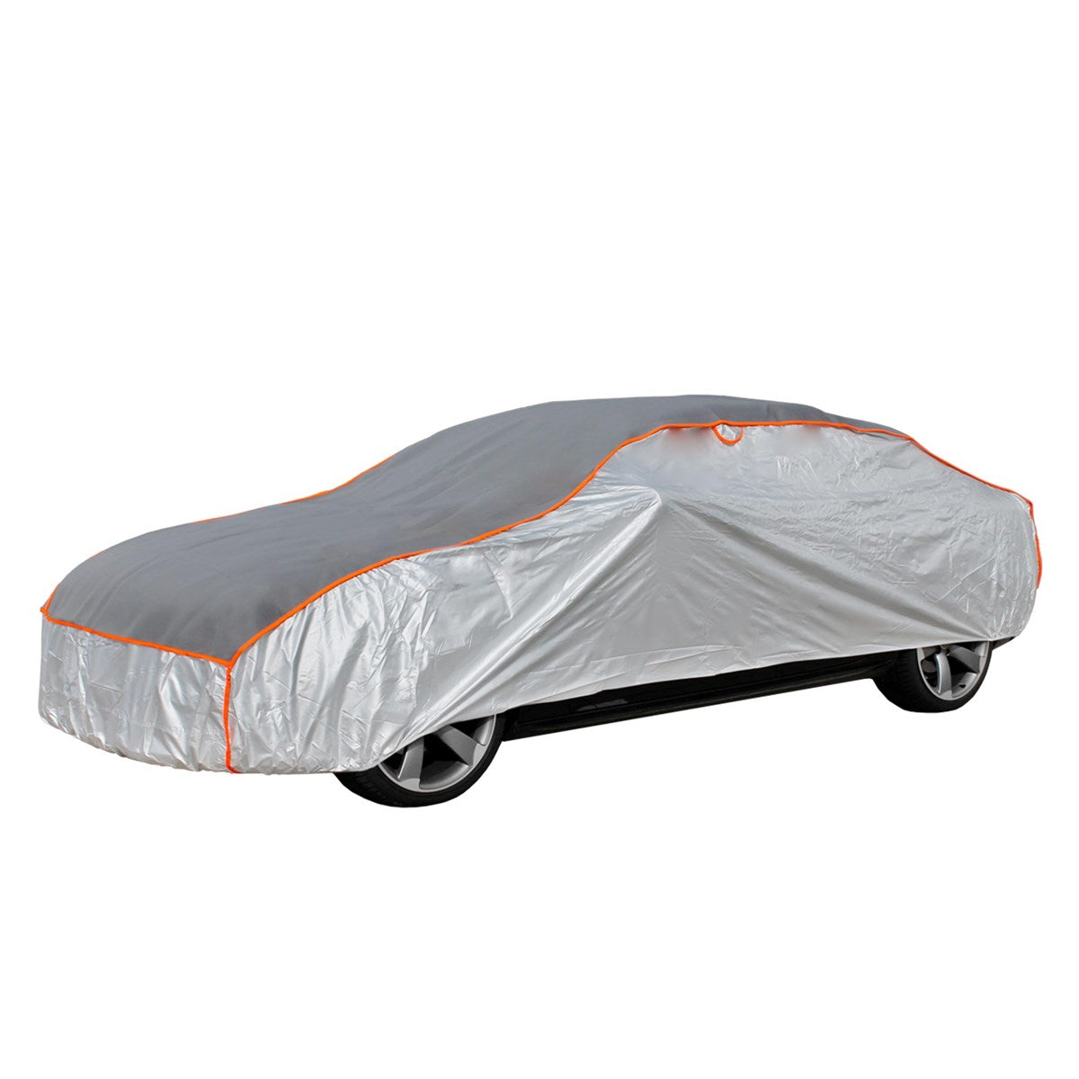 Funda plateada para coche con borde naranja sobre un coche.