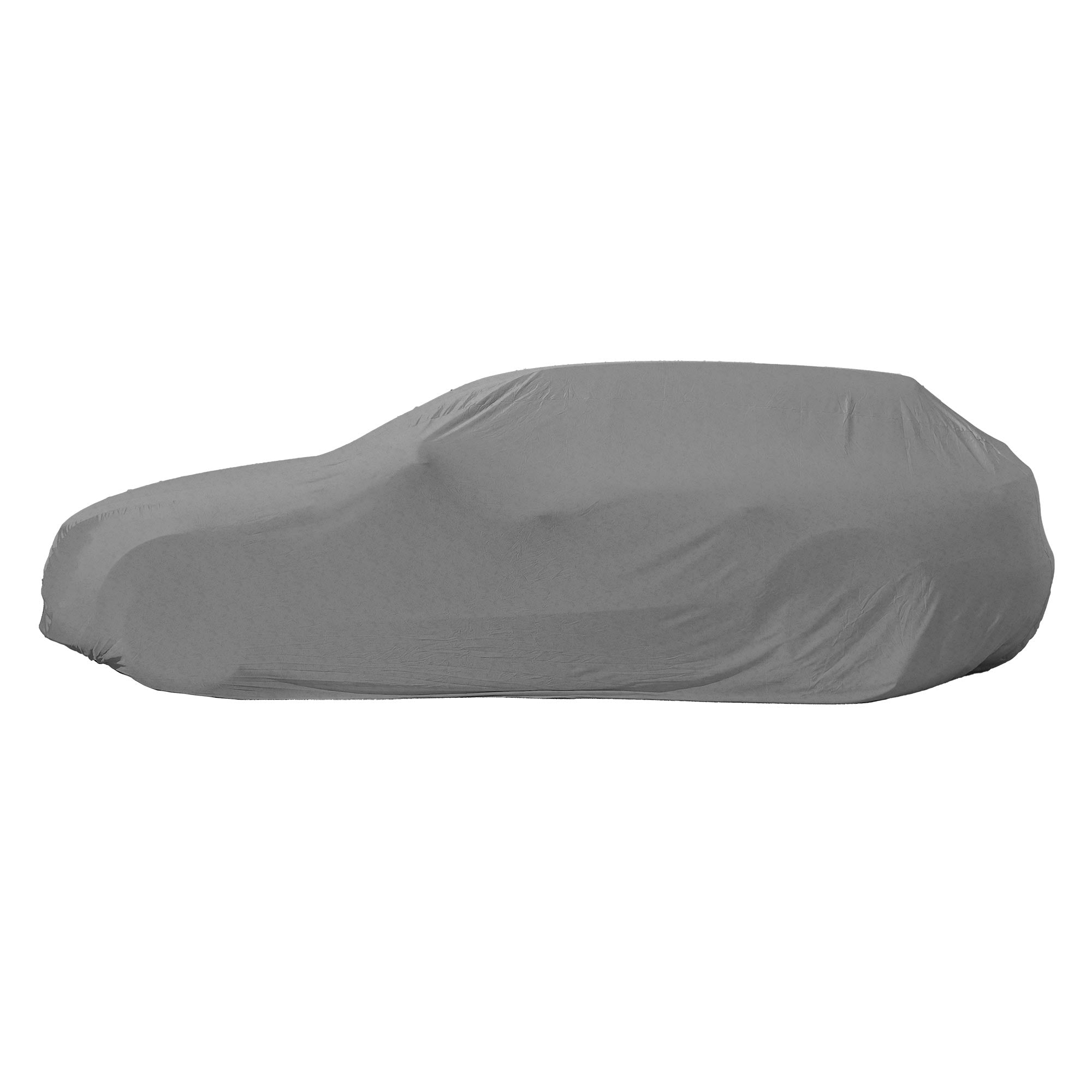 Auto, které je zakryté šedým potahem.
