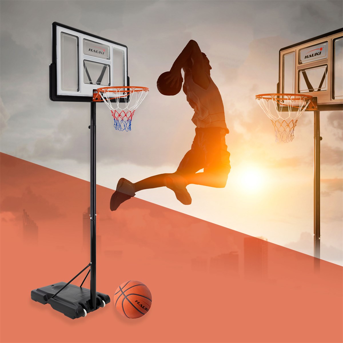 Basketballkorb mit Spieler, der einen Dunk ausführt, im Hintergrund Stadtlandschaft.