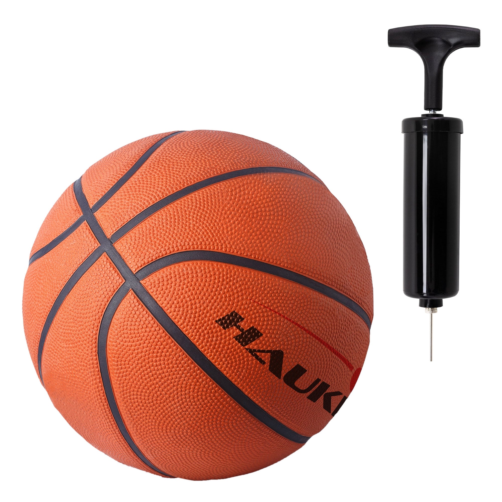 Basketball und Luftpumpe auf einem weißen Hintergrund.