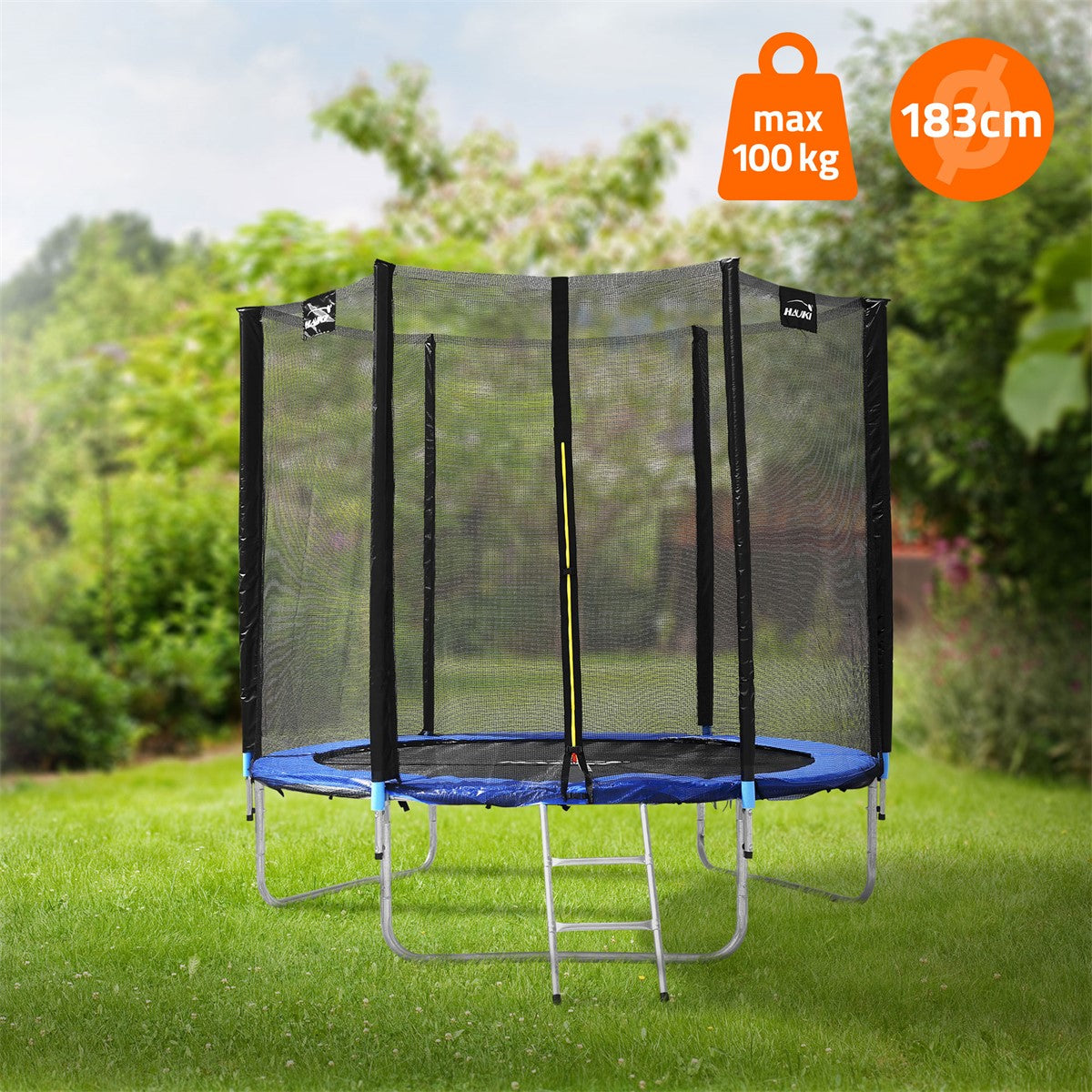 Trampolin im Garten, max. 100 kg, mit Sicherheitsnetz und Leiter.