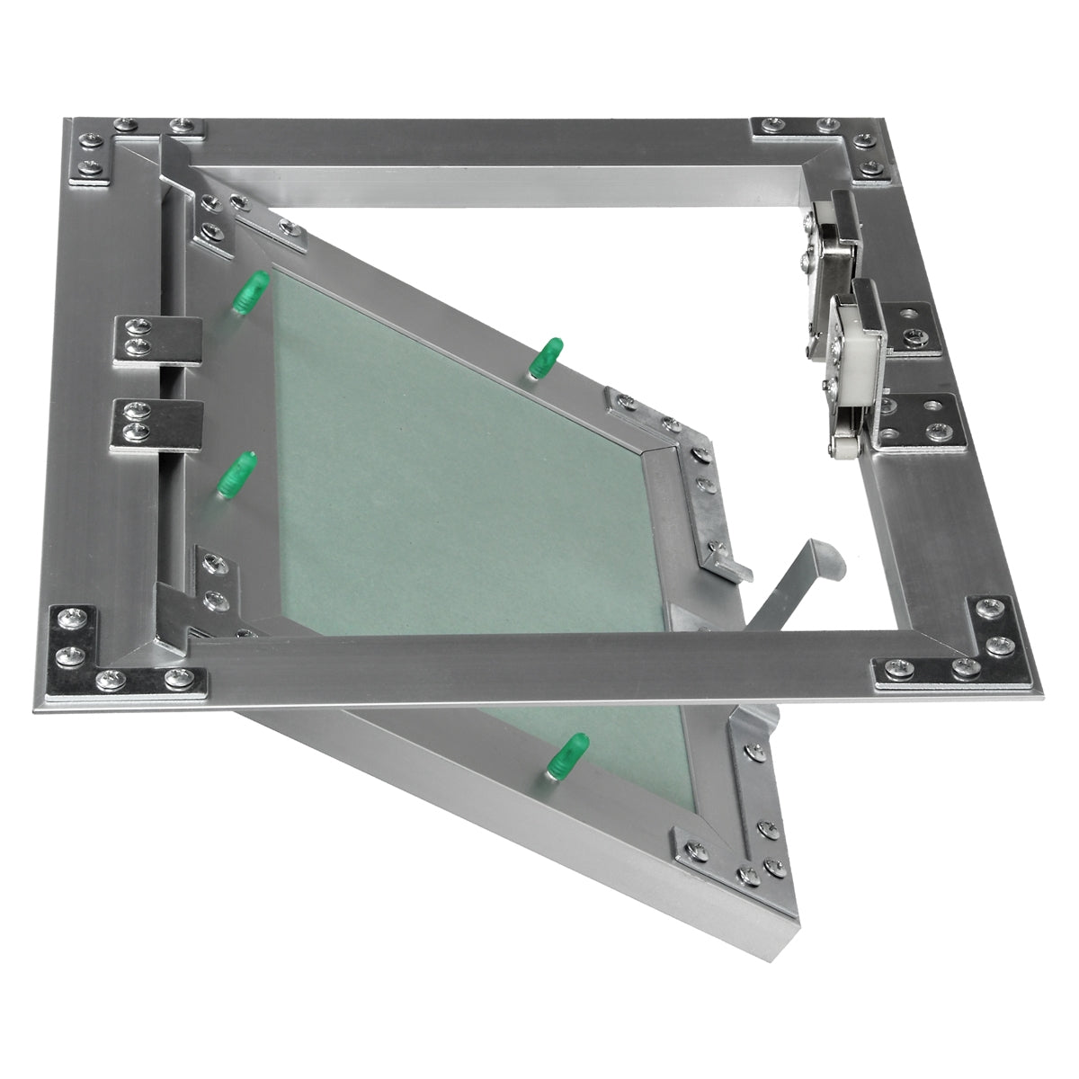 Ein schräg geöffnetes Aluminiumfenster mit grünem Glas und Metallrahmen.