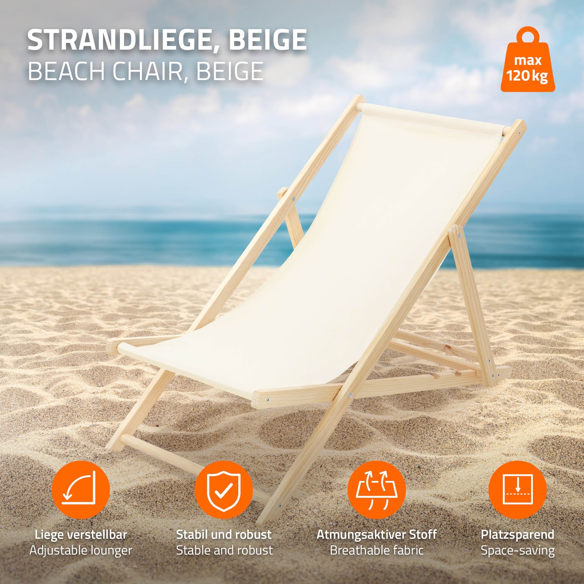 Beige strandstol på sand, justerbar, stabil og pladsbesparende.