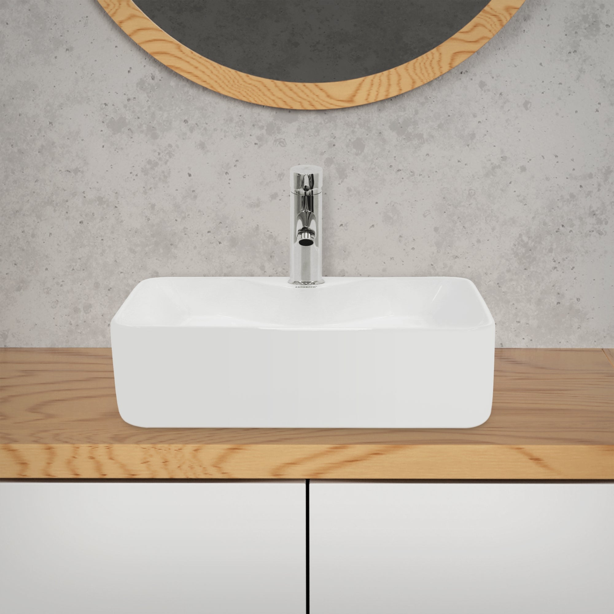 Lavabo rectangular sobre una cómoda de madera frente a un espejo.