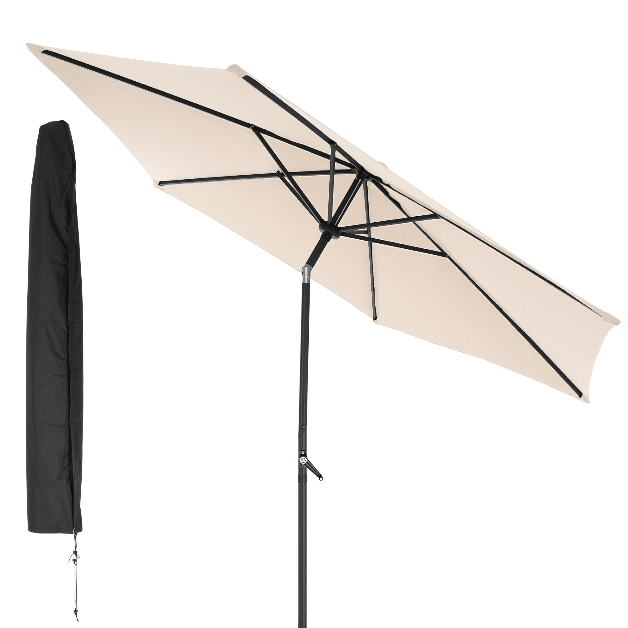 Beiger Sonnenschirm mit schwarzem Gestell, zusammengeklappt.