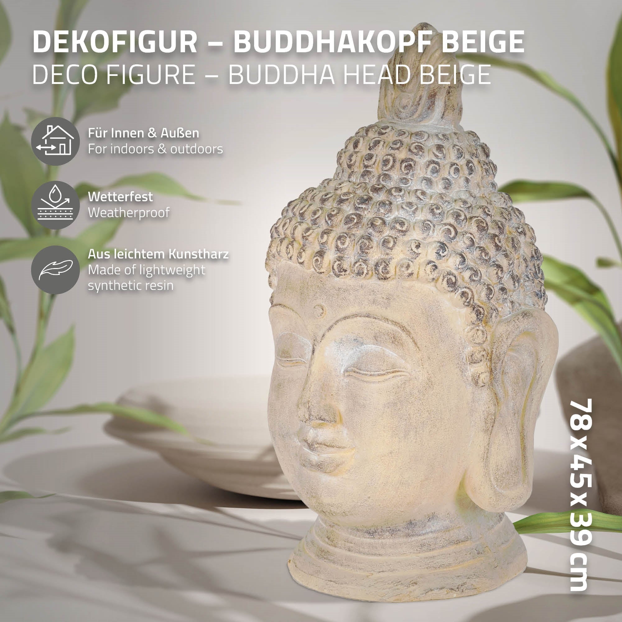 Ein Buddha-Kopf aus Kunstharz, umgeben von Pflanzen, mit Maßangaben.