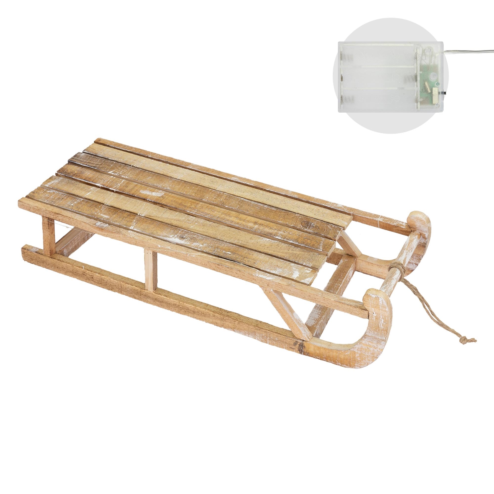 Luge en bois de couleur naturelle, sur fond blanc.