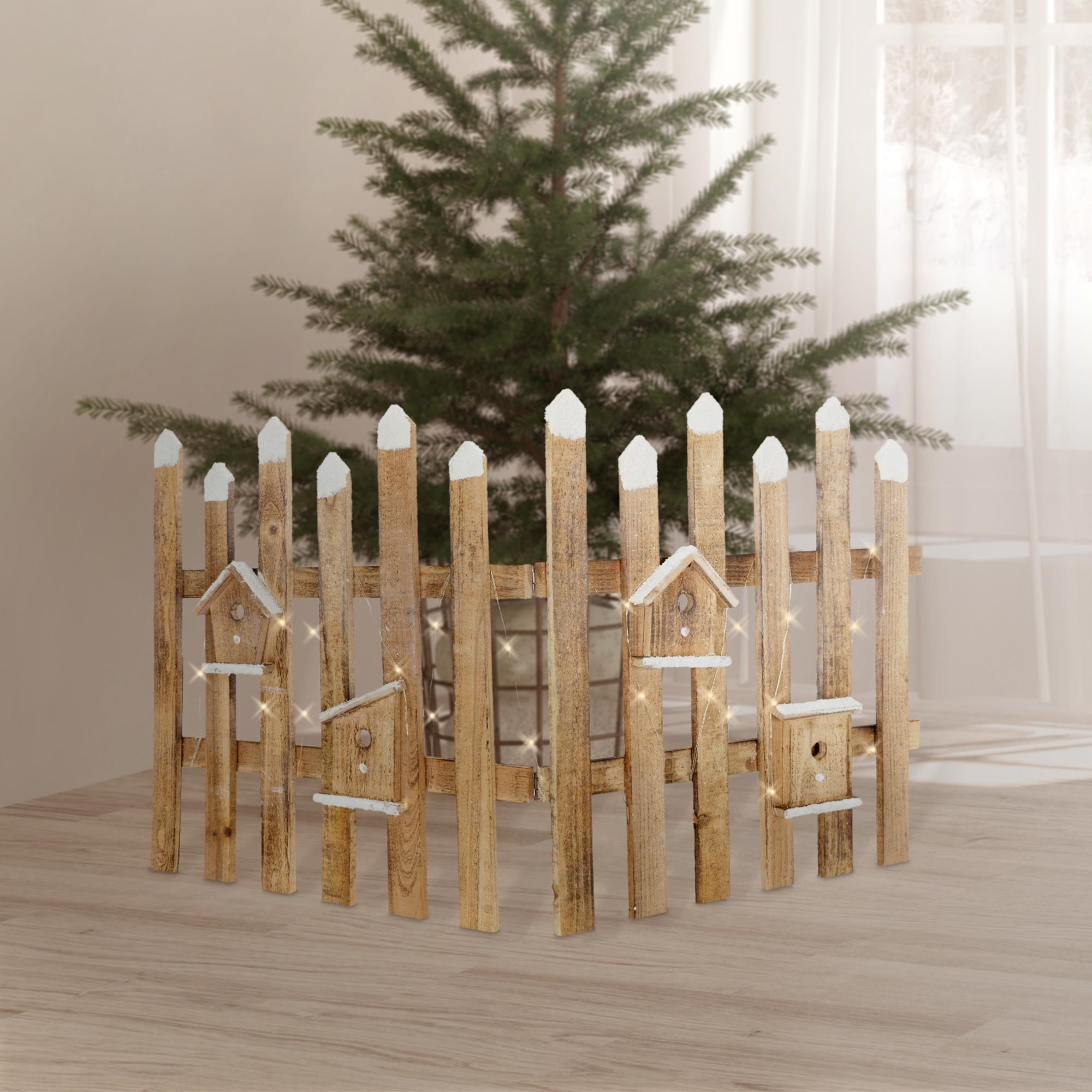 Valla de color madera con puntas blancas, para un árbol de Navidad.