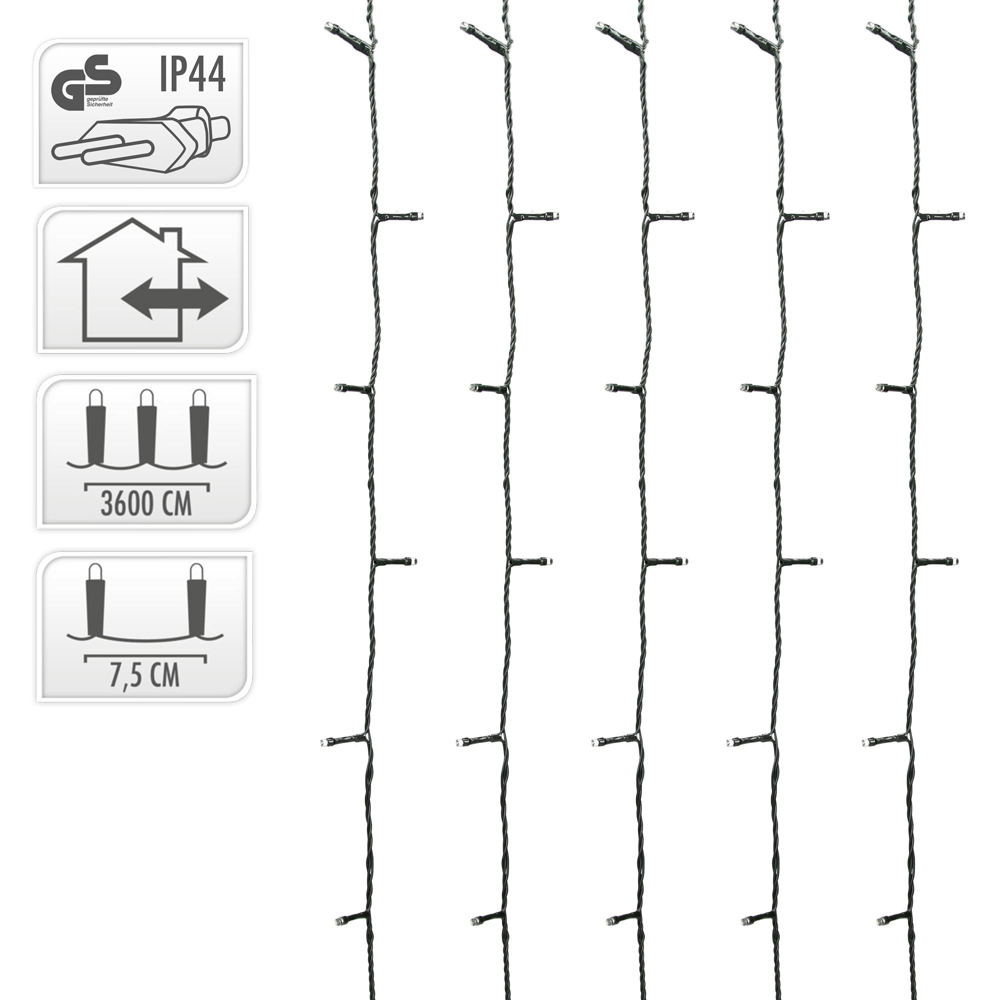 Lyskæde med flere lys, kabel og stikkontakt, på hvid baggrund.