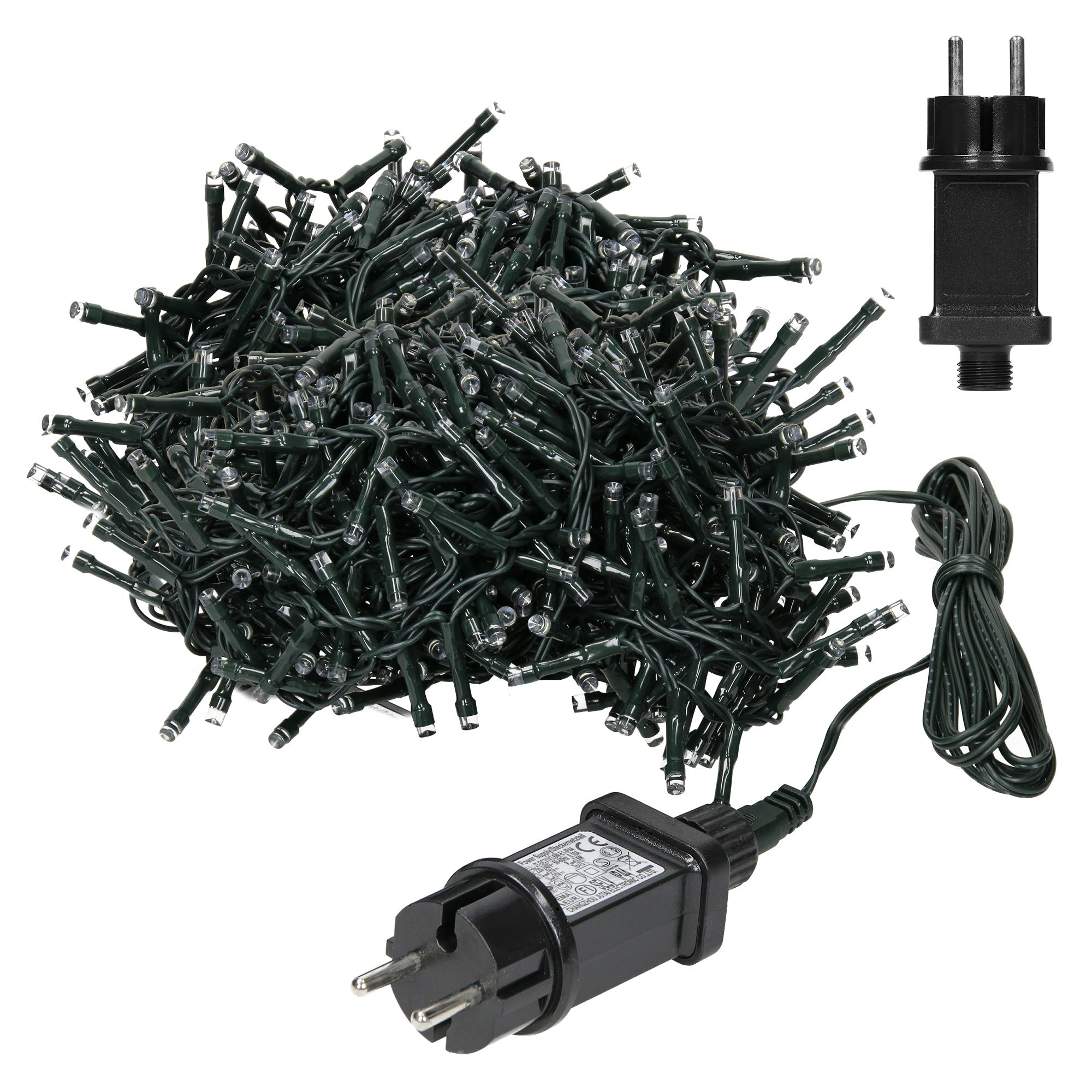 Ein Haufen von Lichterketten mit Stecker und Kabel.