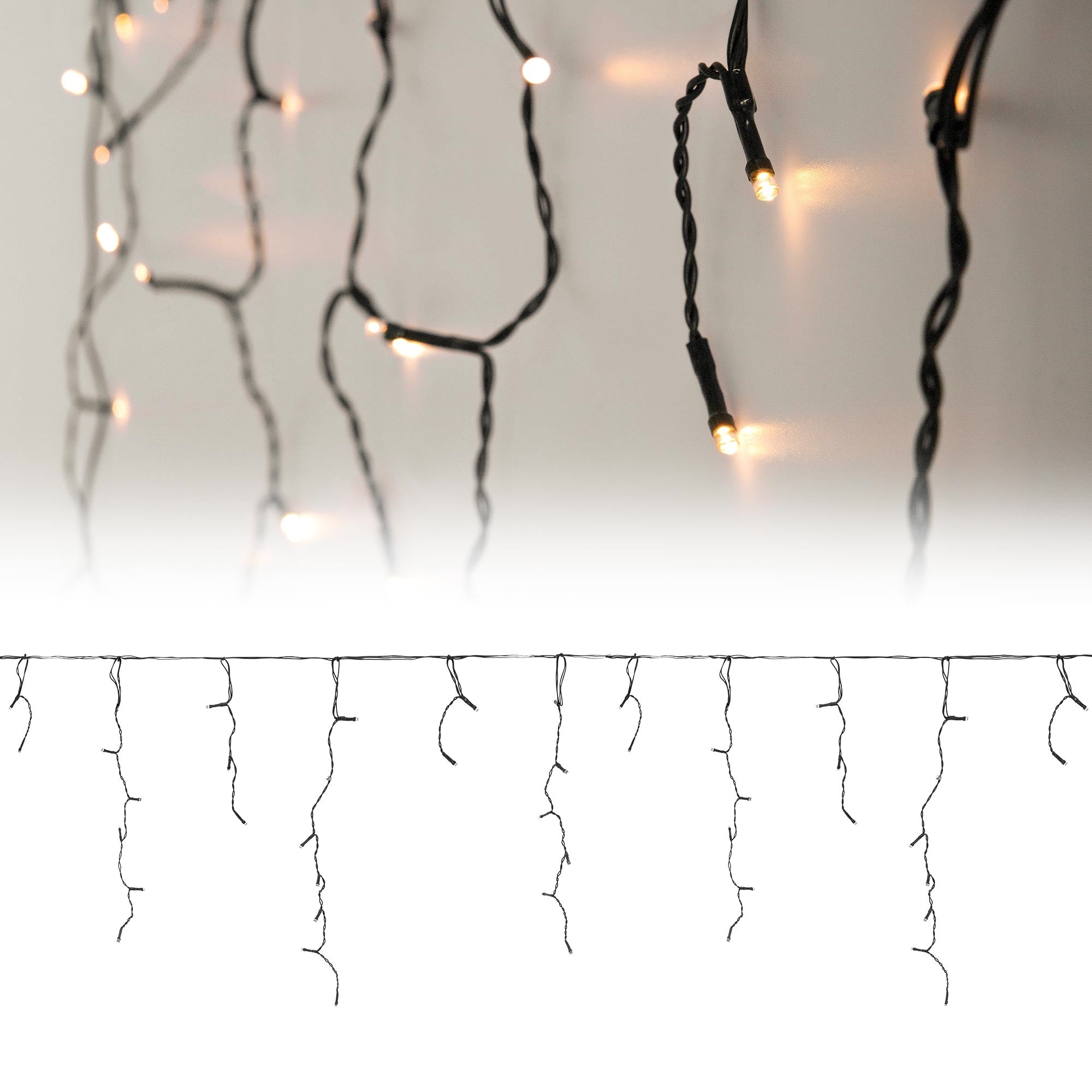 Lichterkette mit gelben Lichtern, die an einer Wand hängen.