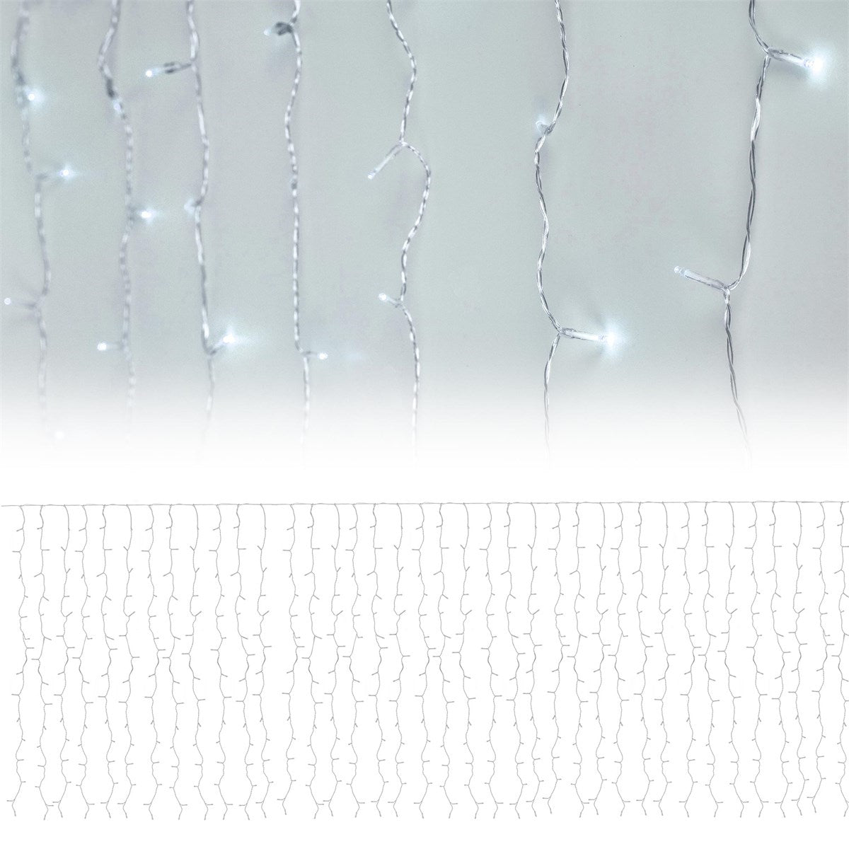 Lichterkette mit weißen Lichtern, die an einer Wand hängen.