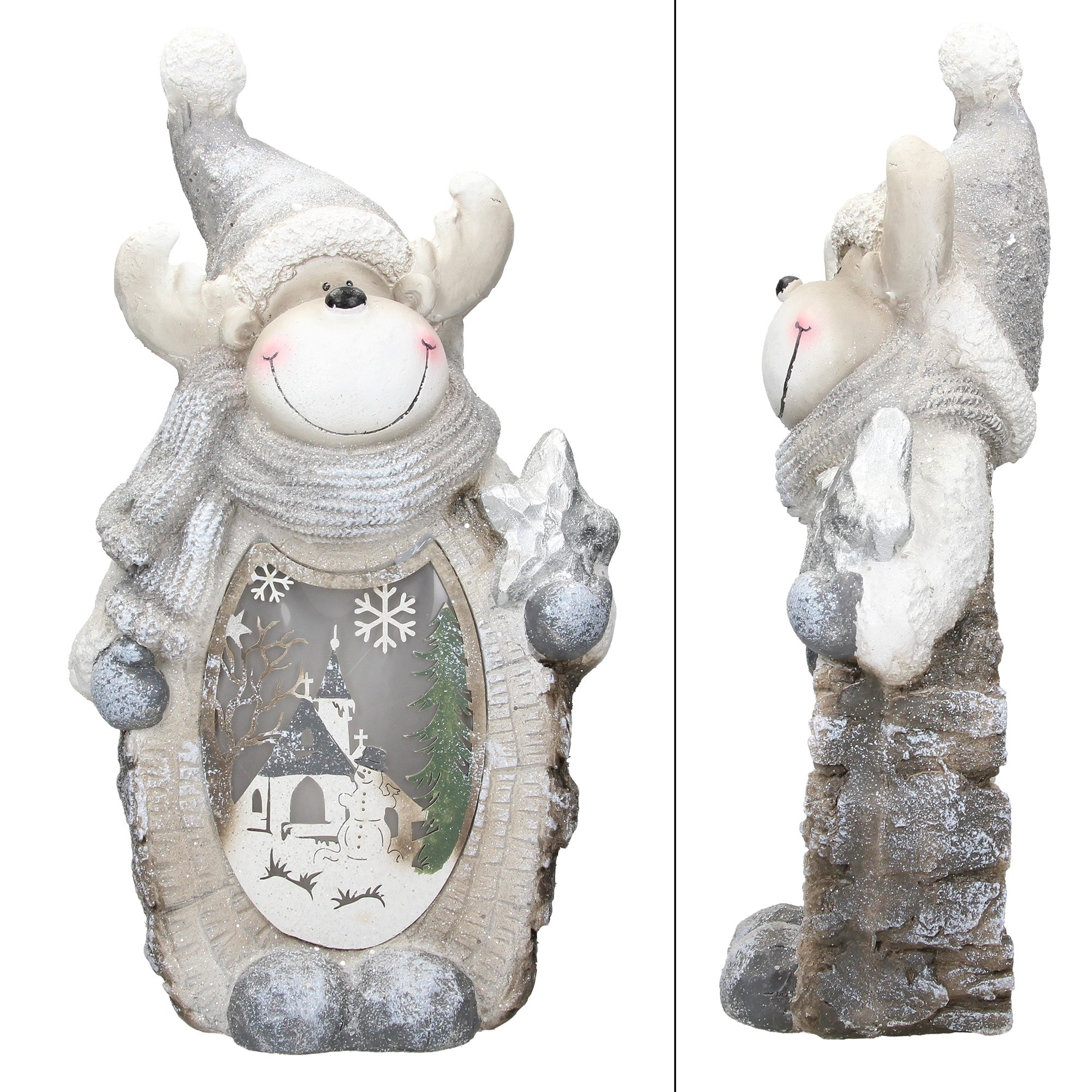 Dekorative Figur eines Weihnachtsmanns mit Mütze und Schal, hält einen Baum.