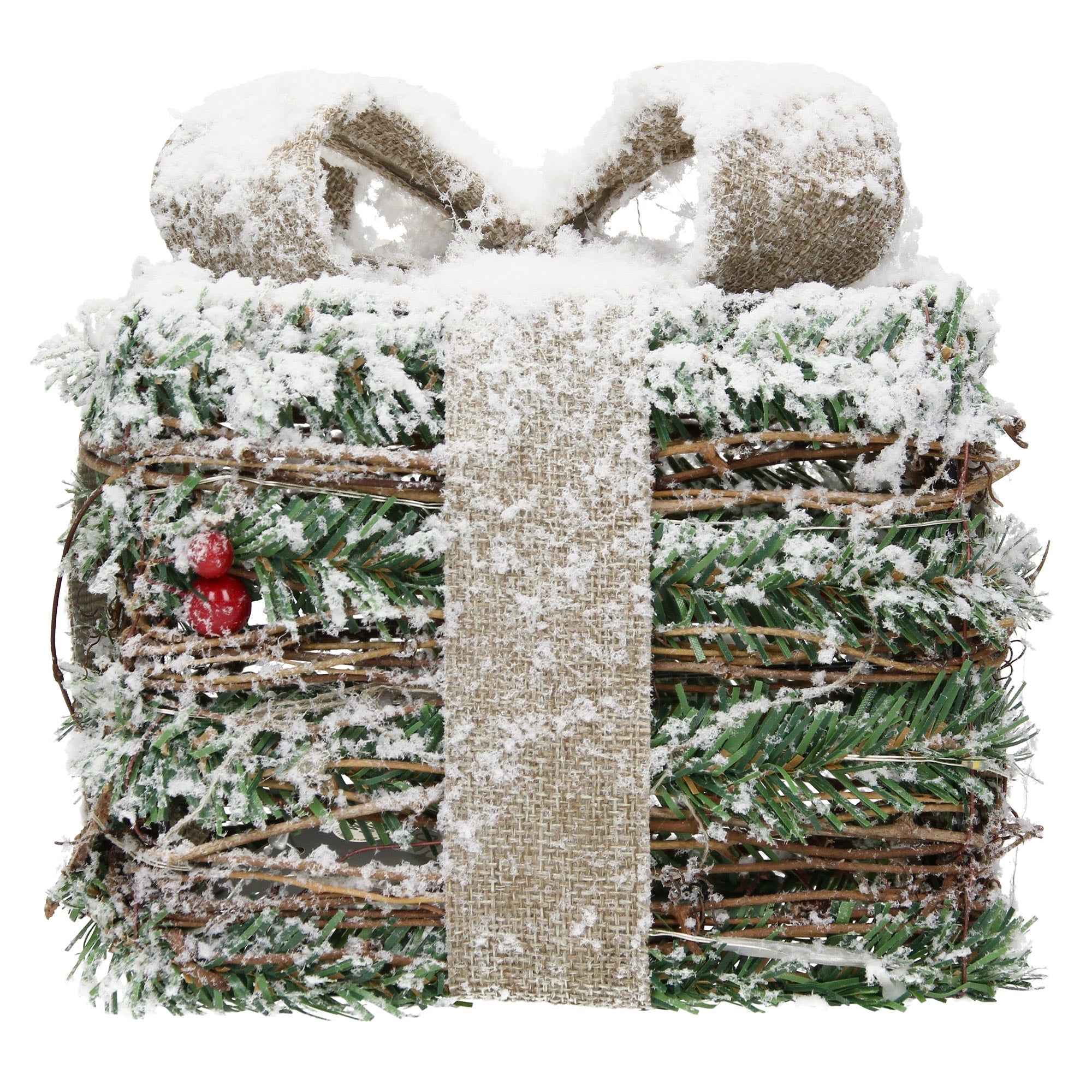 Ein kleines Geschenk mit einer Schleife, dekoriert mit Tannenzweigen und Schnee.