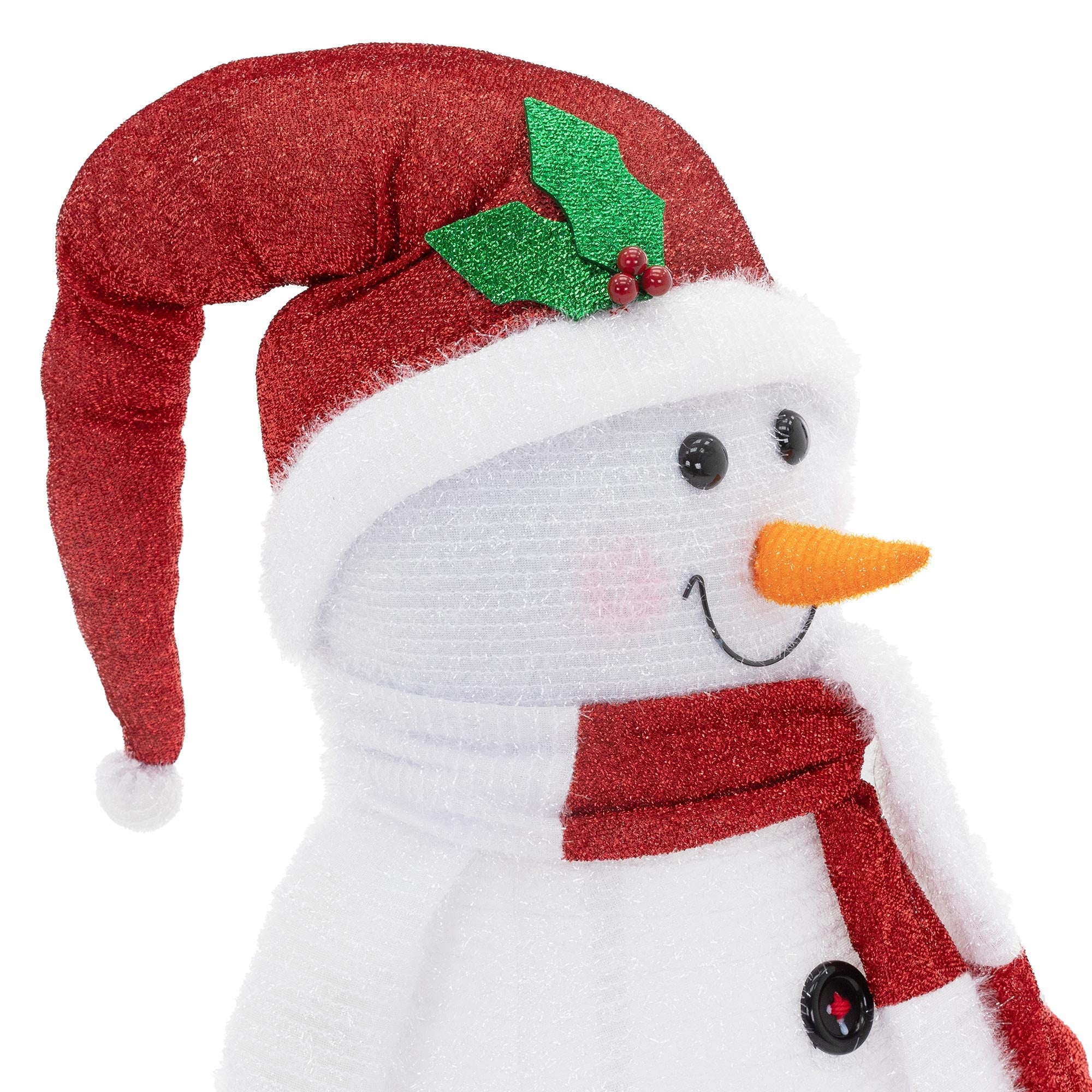 Plüschschneemann mit rotem Hut und Schal, orangefarbener Karottennase und Knöpfen.