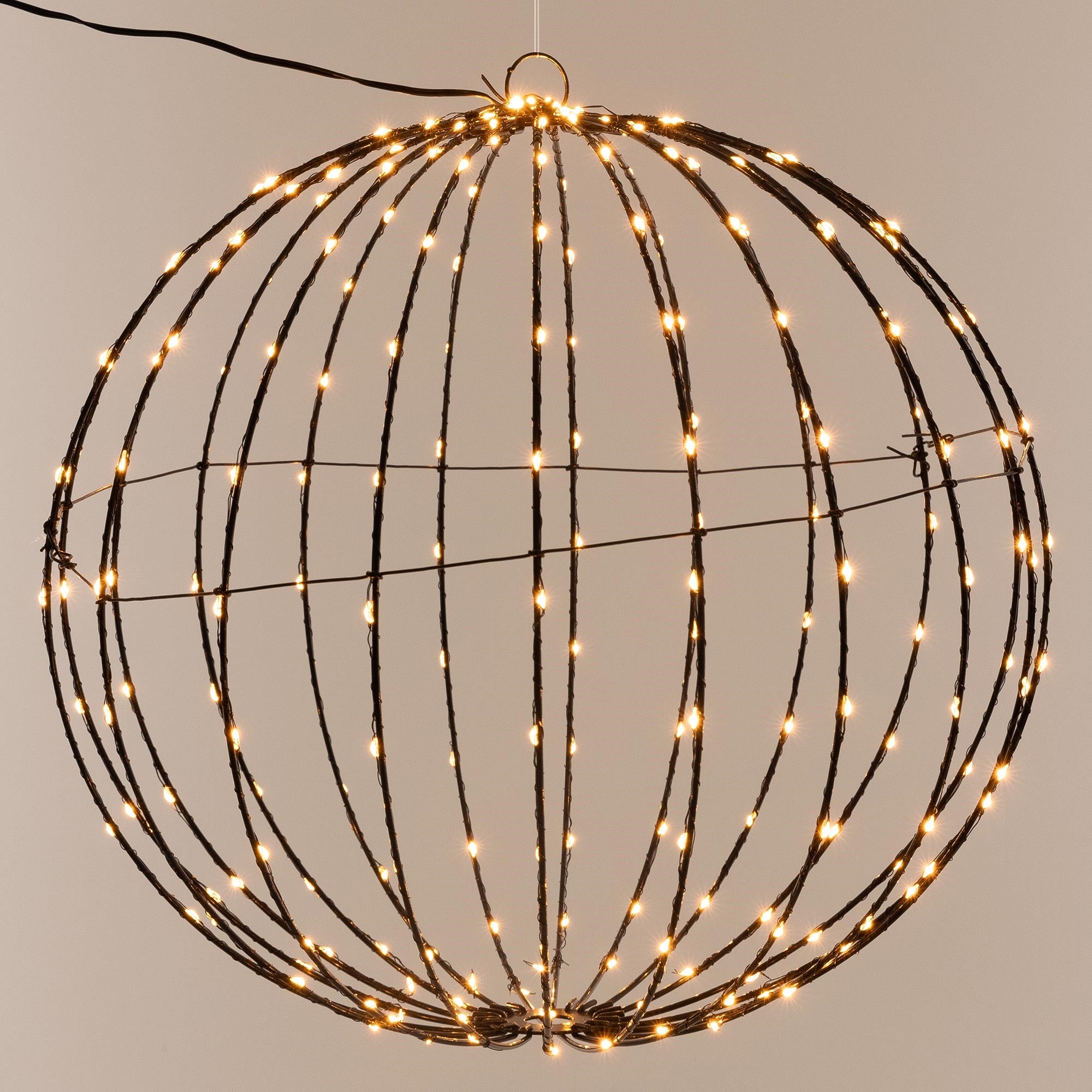 Runde Lichtdekoration mit vielen kleinen Lichtern.