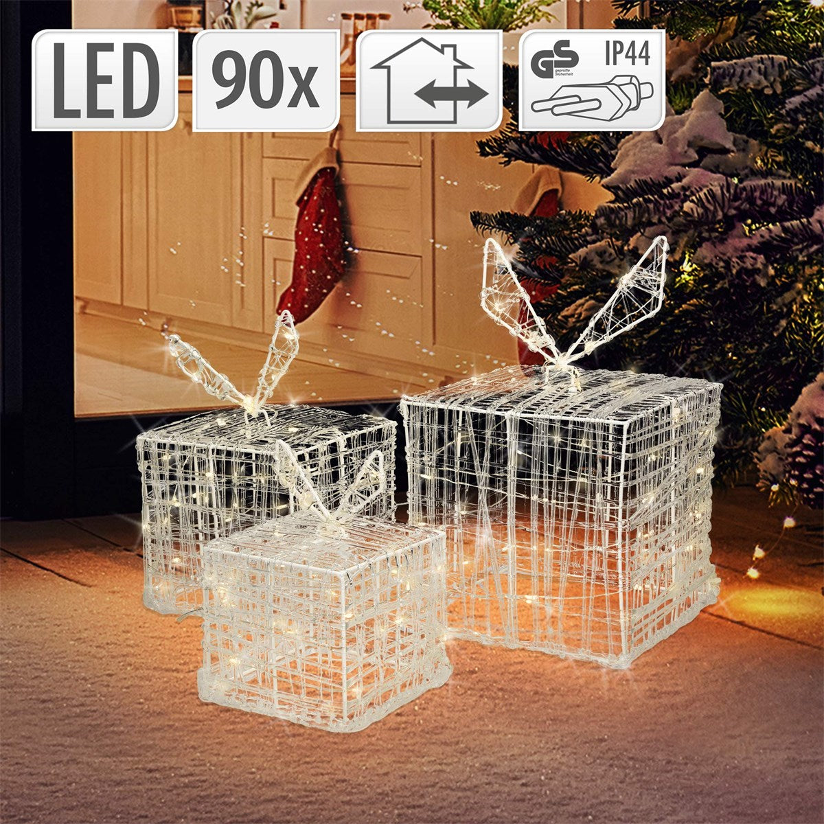 Trei pachete cadou luminoase din material transparent, decorate cu funde.
