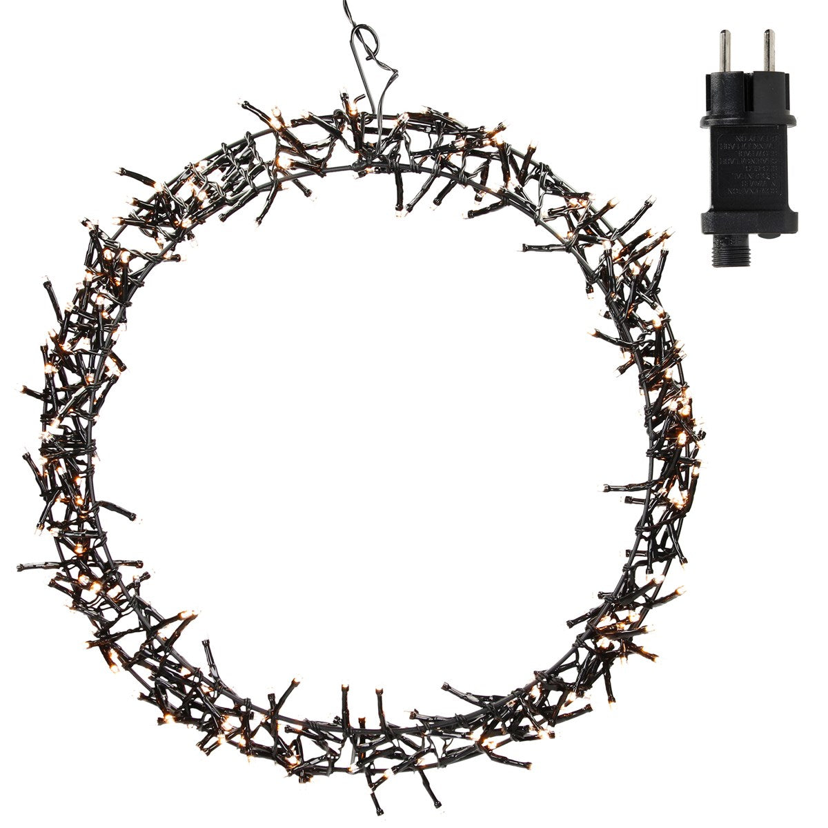 Runder Kranz aus Zweigen mit Lichtern und Stecker.