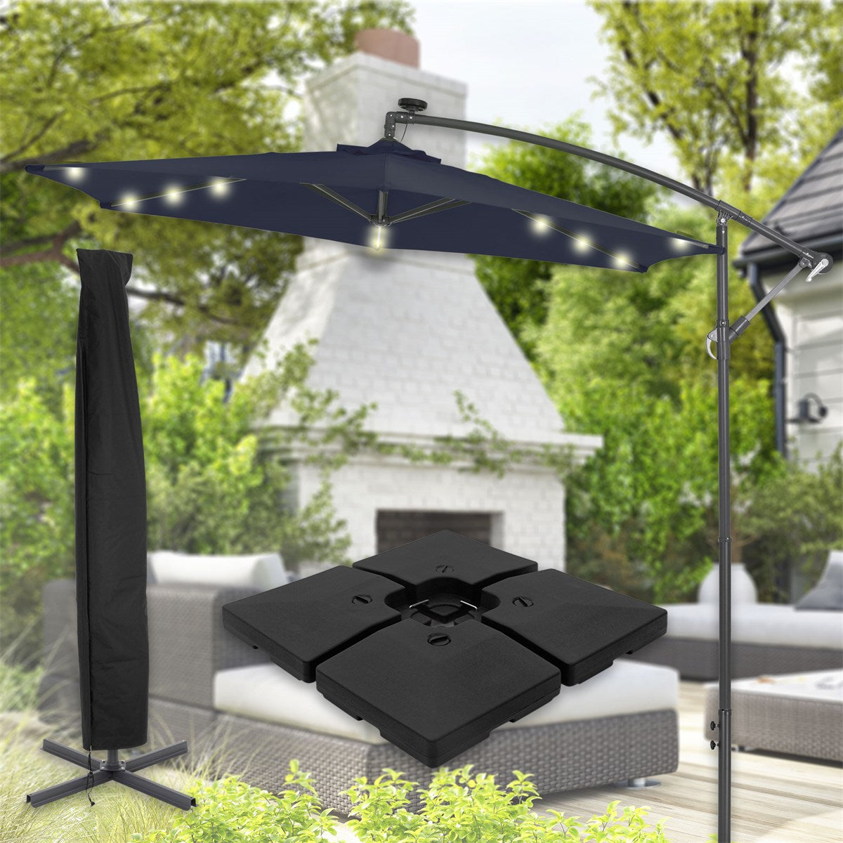 Ombrellone con illuminazione in un giardino.