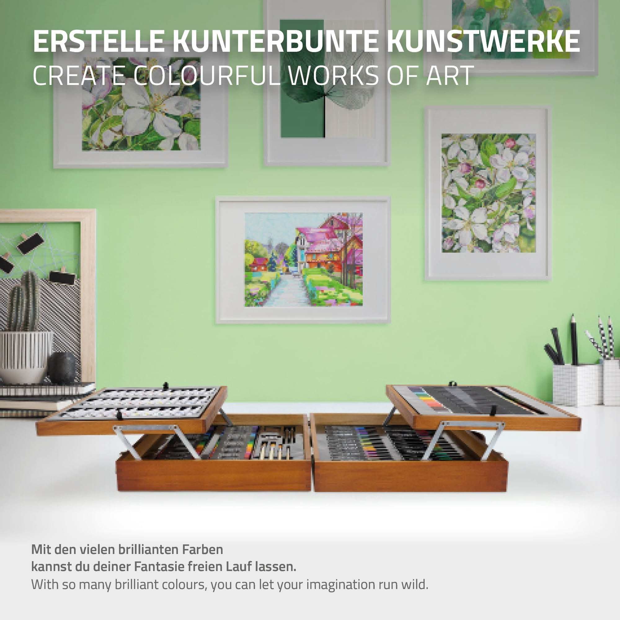 Ein Raum mit Malutensilien und bunten Bildern an der Wand.