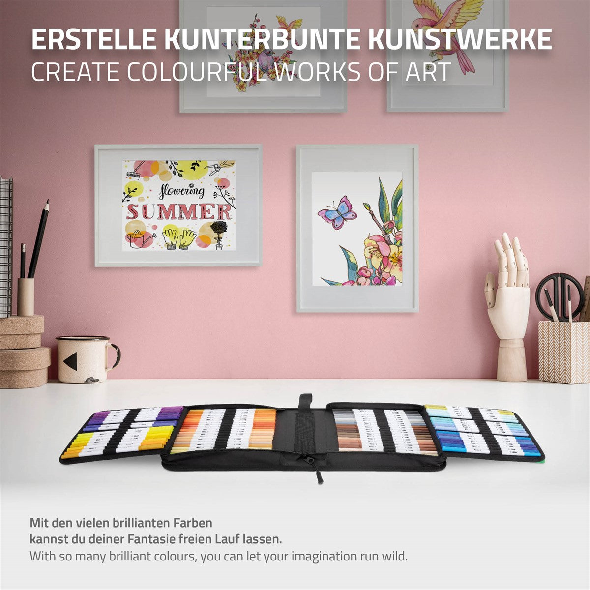 Ein offenes Etui mit vielen bunten Stiften auf einem Tisch.
