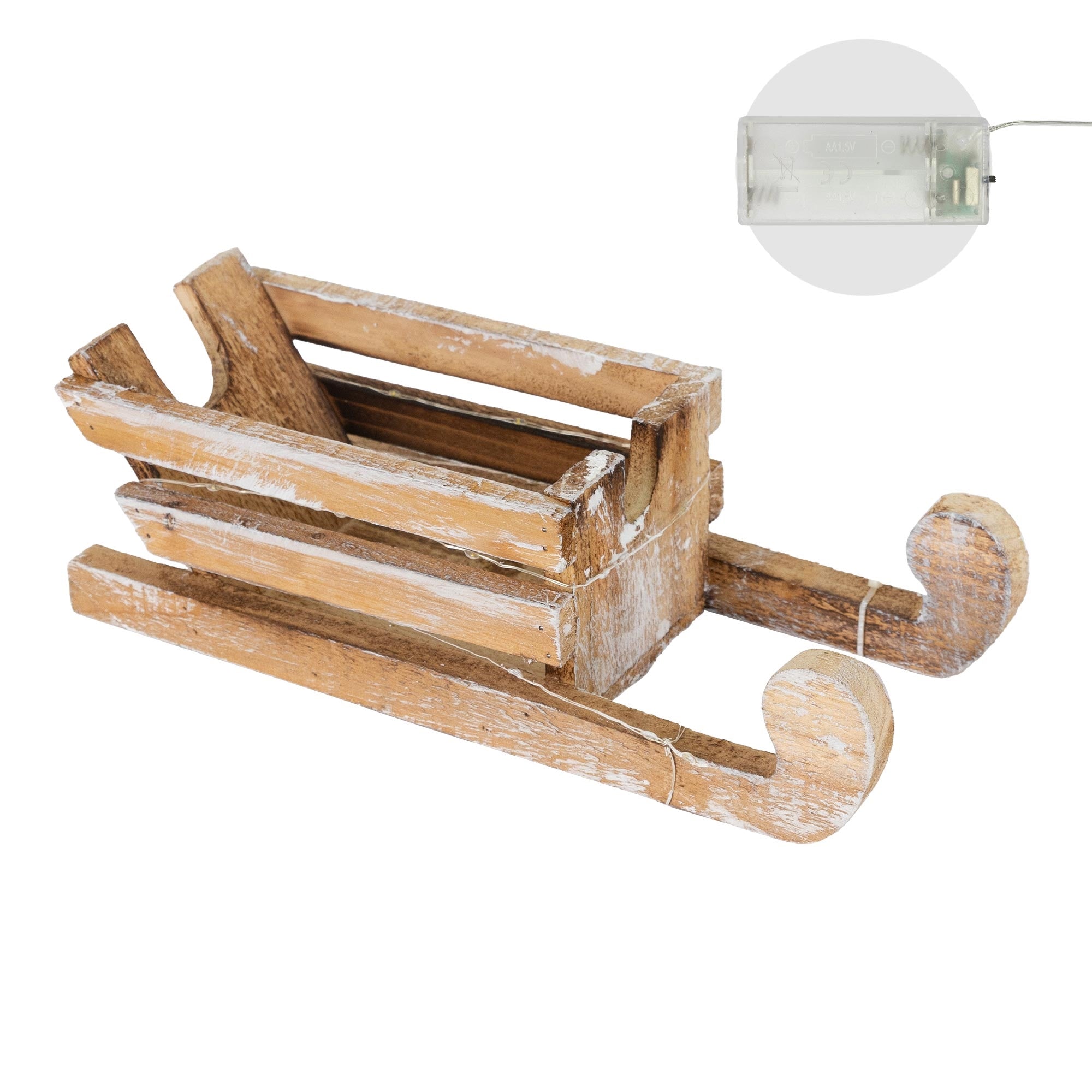 Un trineo de madera con una fuente de energía transparente en el fondo.