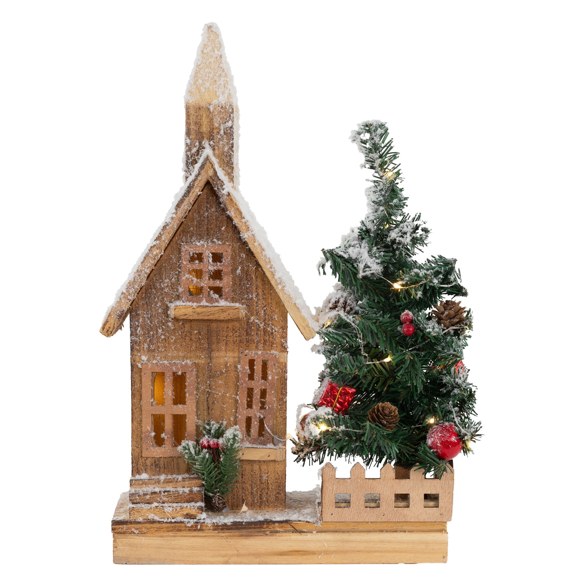 Seitenansicht eines Holzhauses mit Schnee und einem kleinen Weihnachtsbaum.